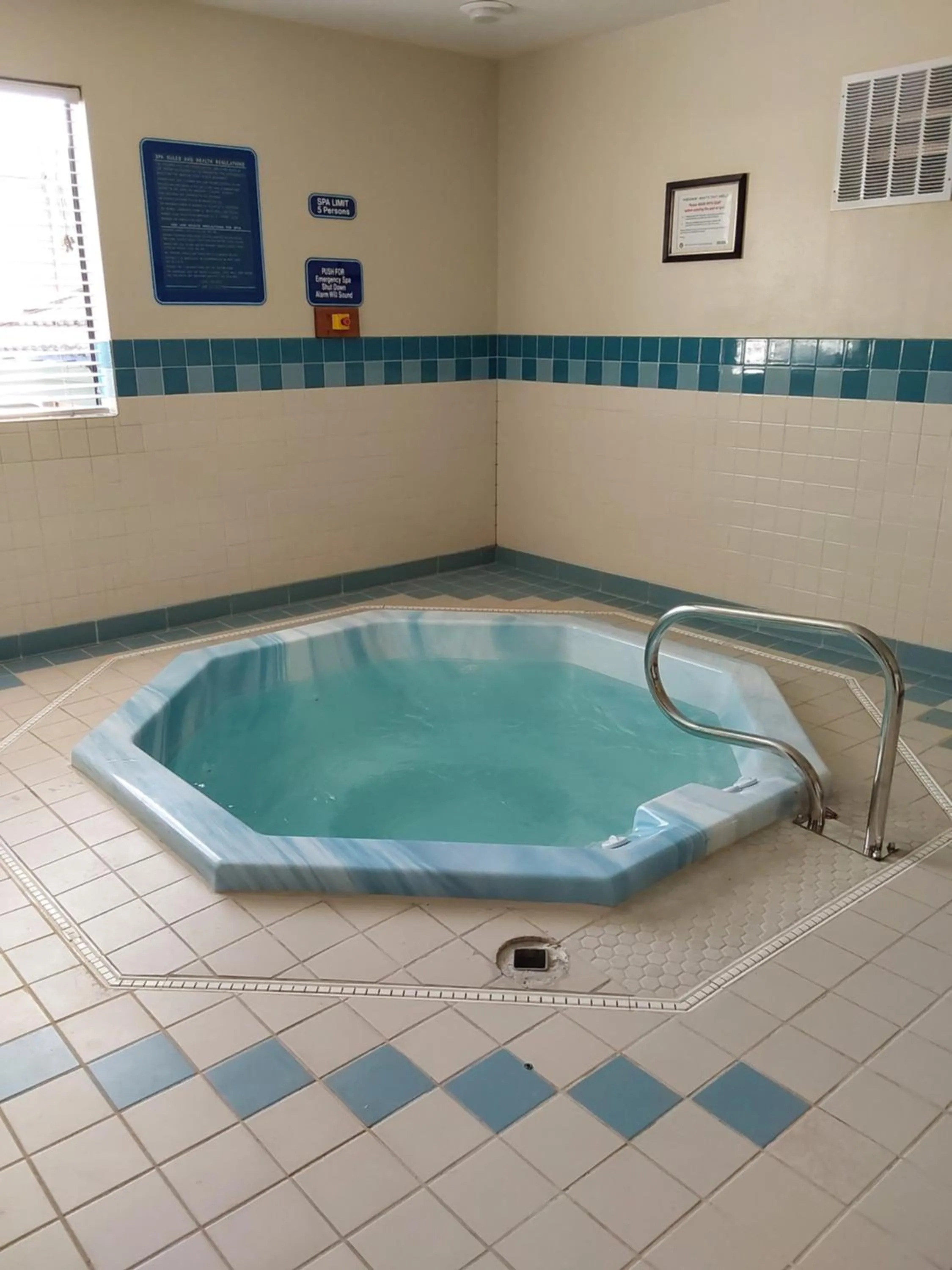 Hot Tub in Lavissh inn and Suites