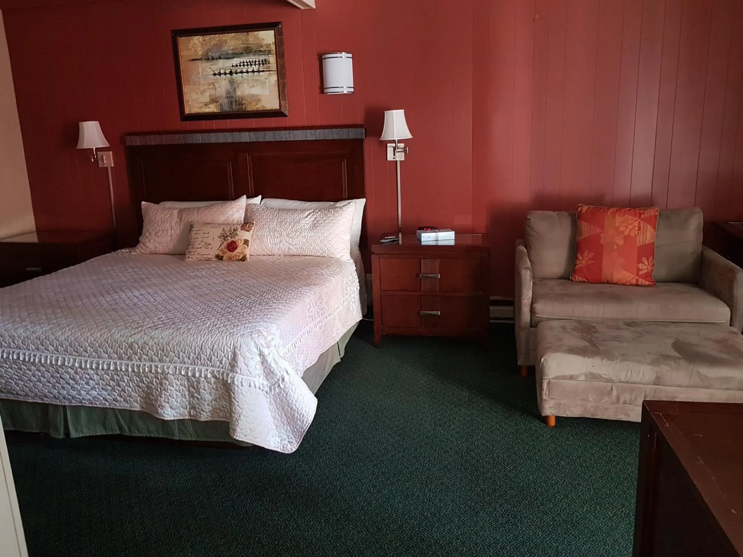 Bed in Townhouse Motel Bed in Townhouse Motel