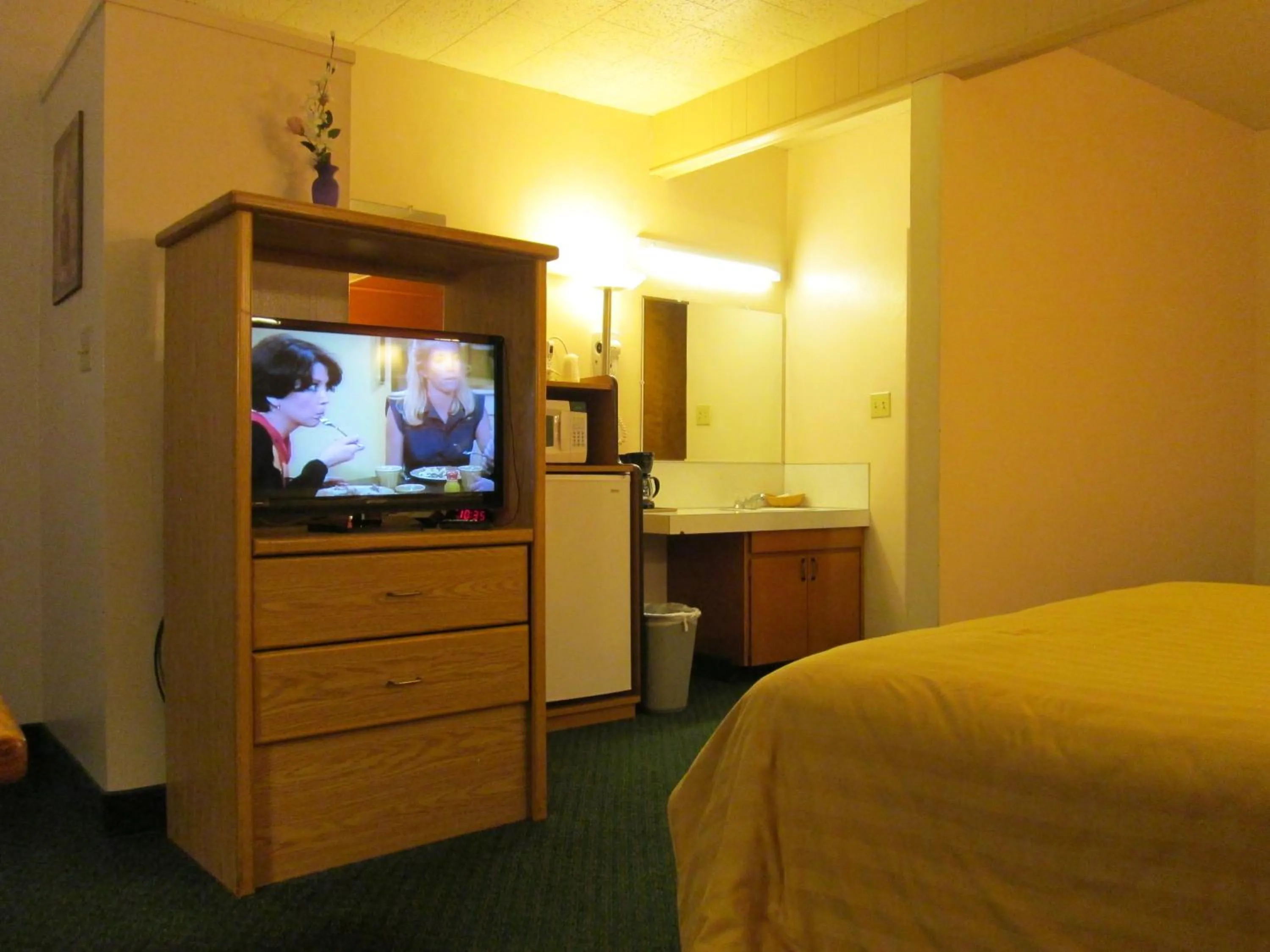 TV and multimedia, Bed in Townhouse Motel