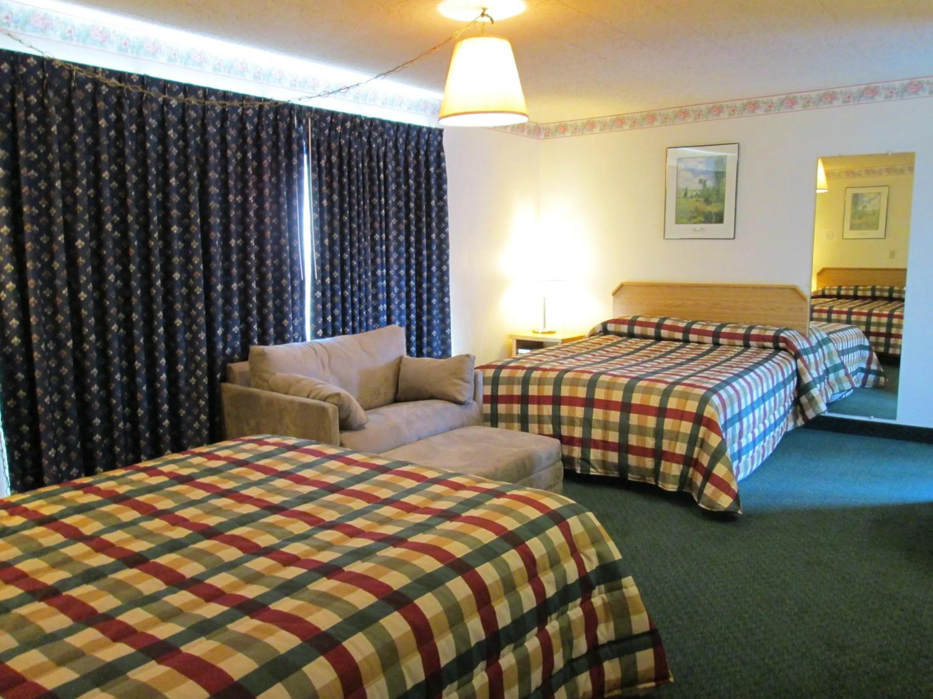 Bed in Townhouse Motel