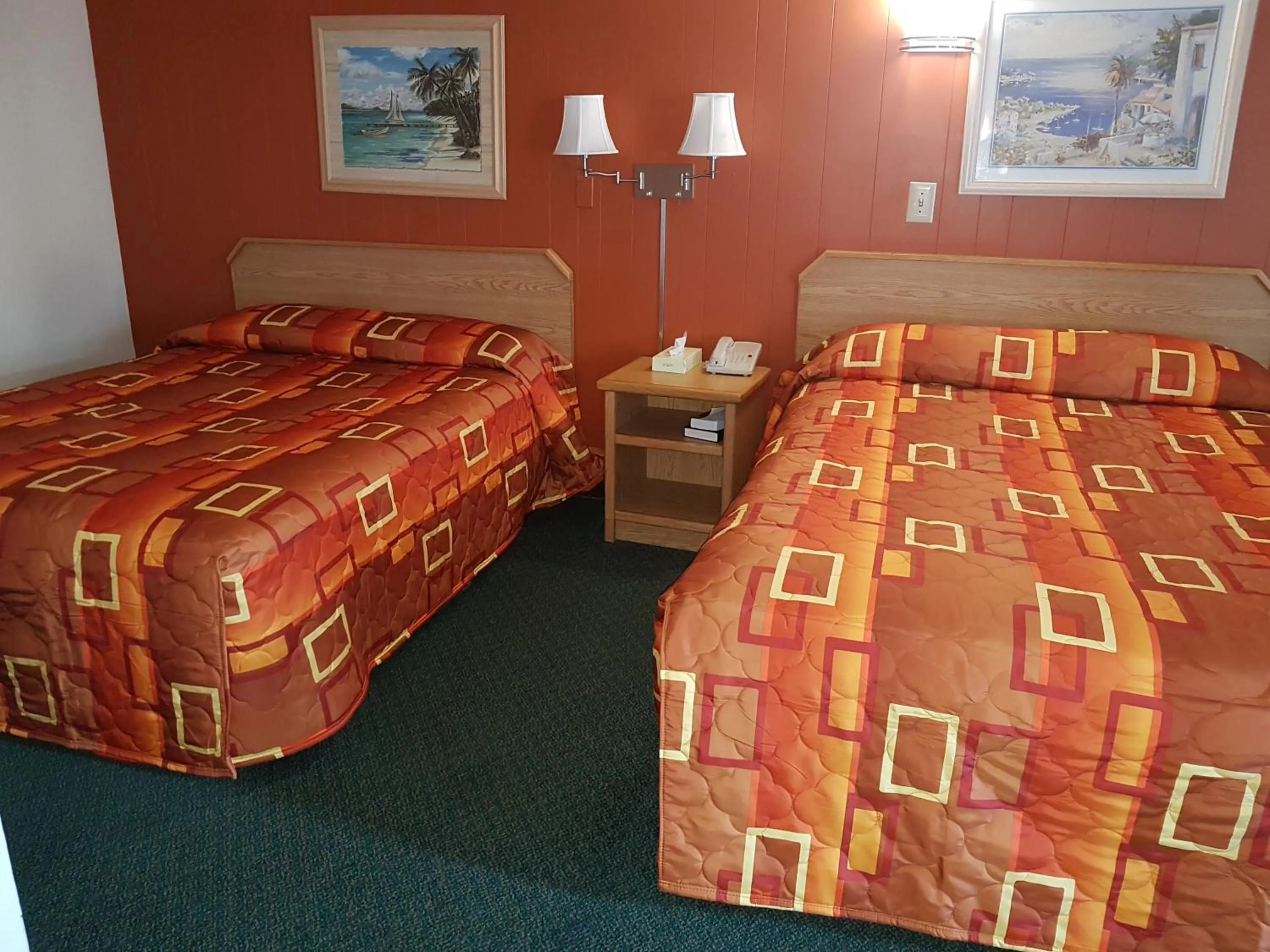 Bed in Townhouse Motel