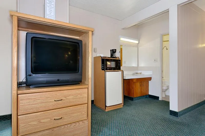 TV and multimedia in Townhouse Motel