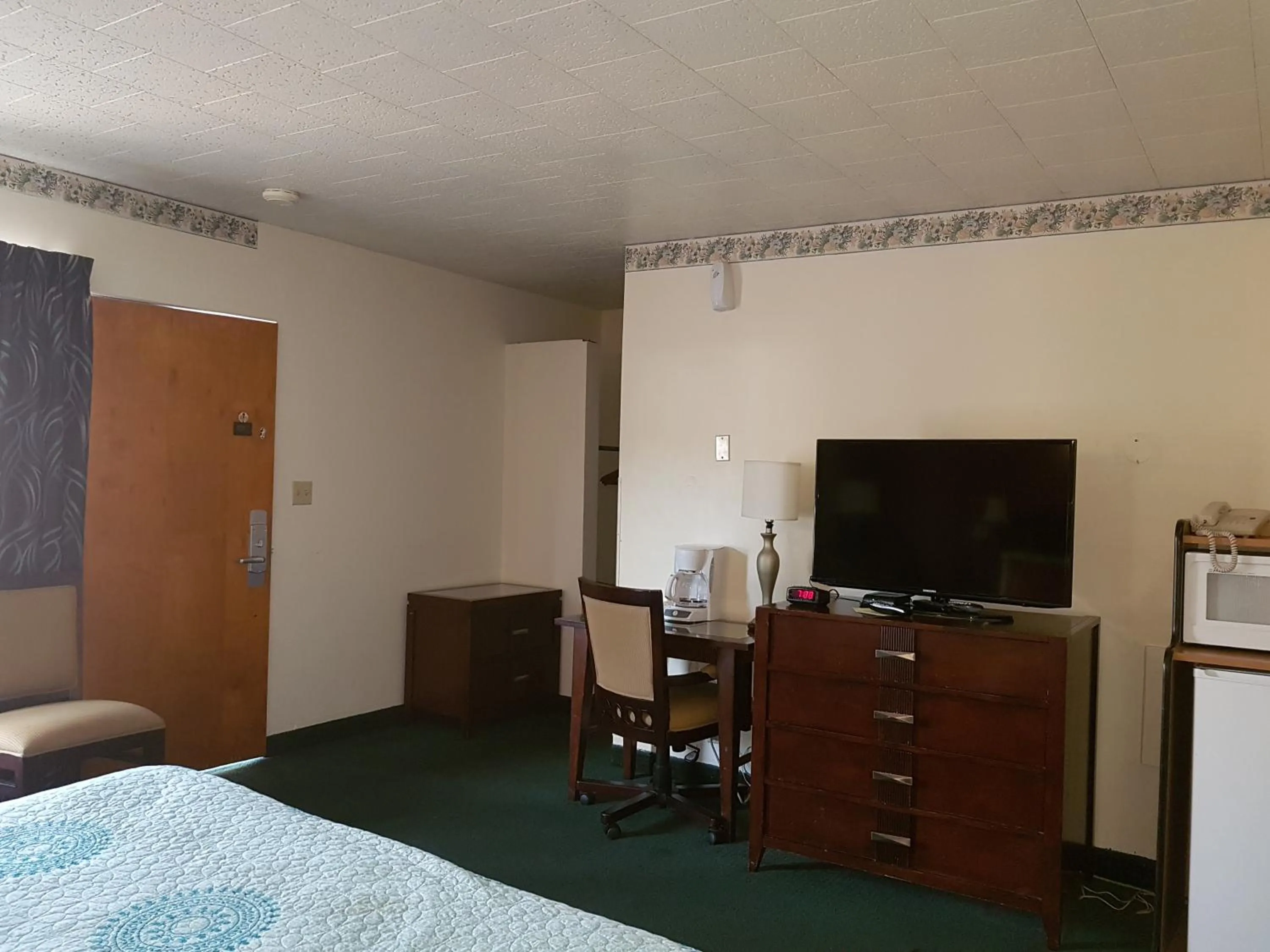 Bed in Townhouse Motel