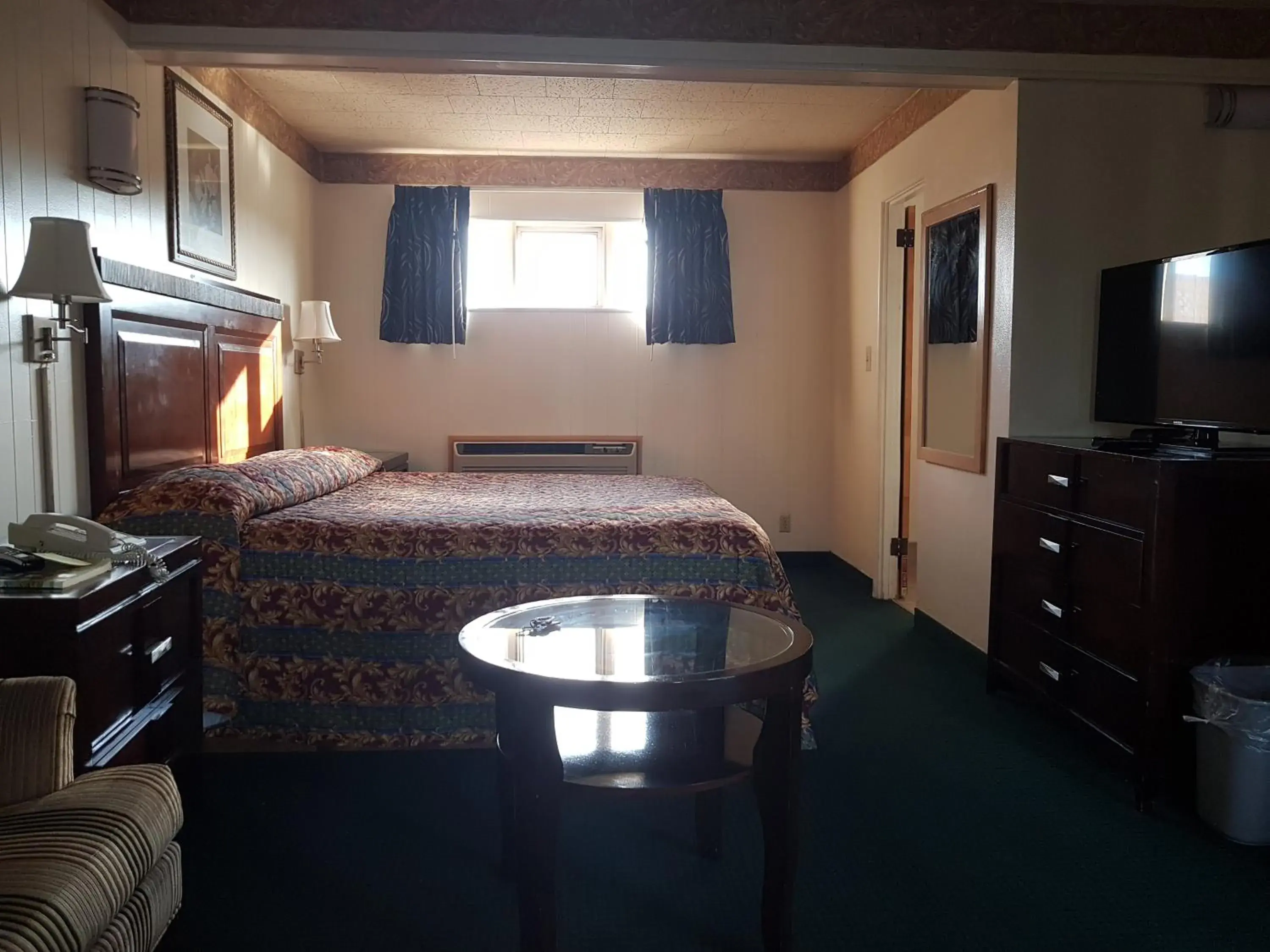 Bed in Townhouse Motel Bed in Townhouse Motel