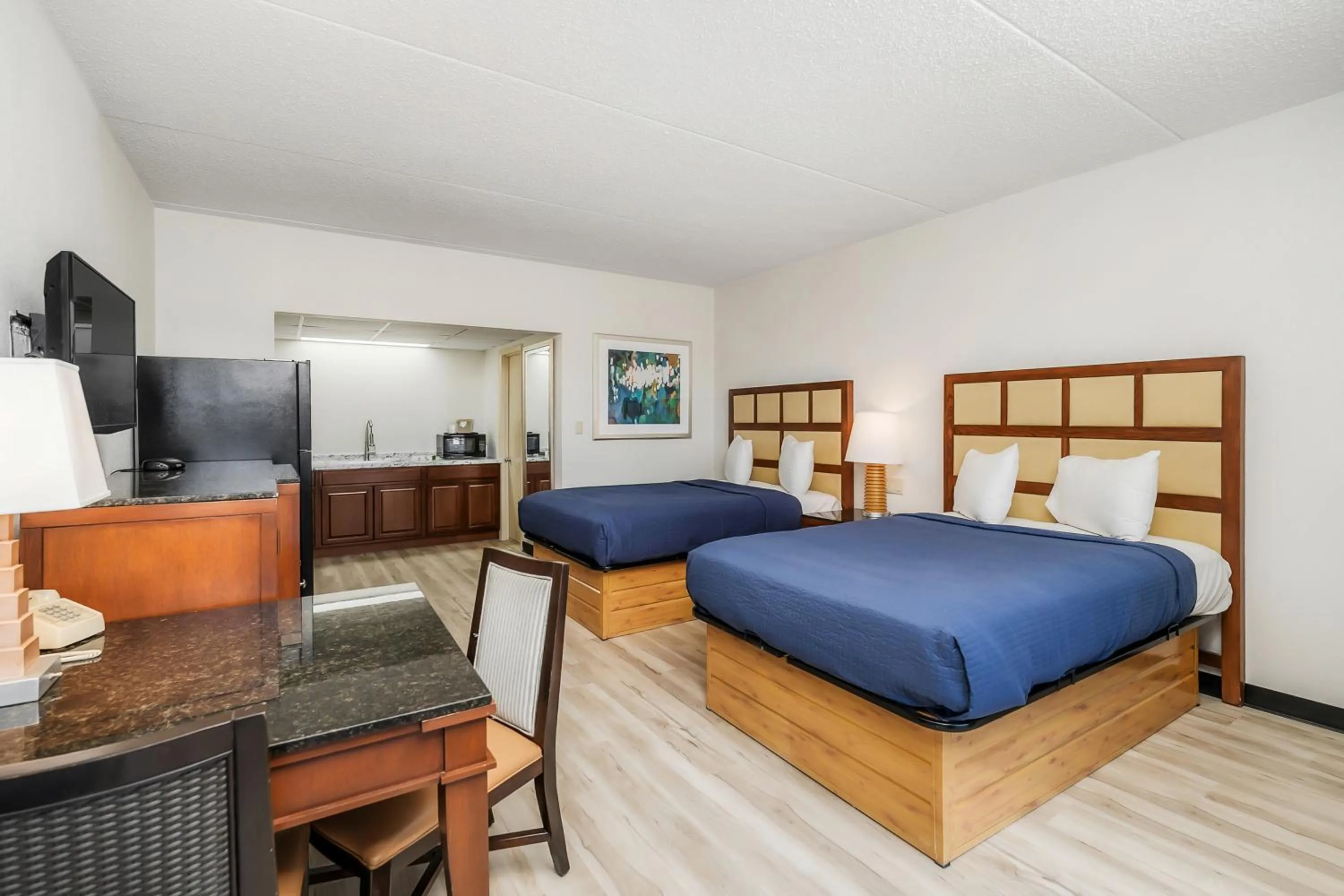 Communal lounge/ TV room, Bed in Extended Stay Suites Cookeville - Tennessee Tech