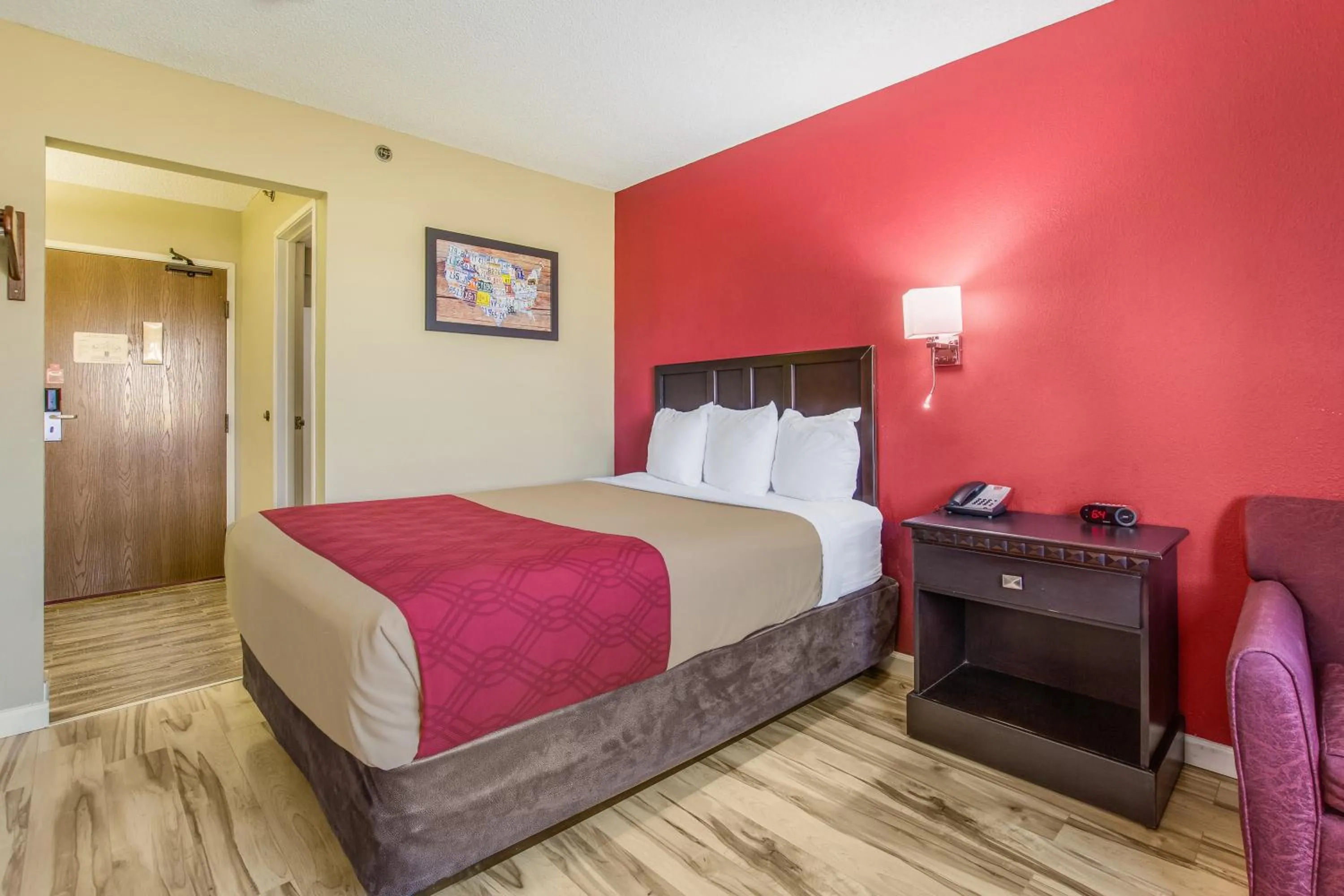 Bed in Econo Lodge Shelbyville