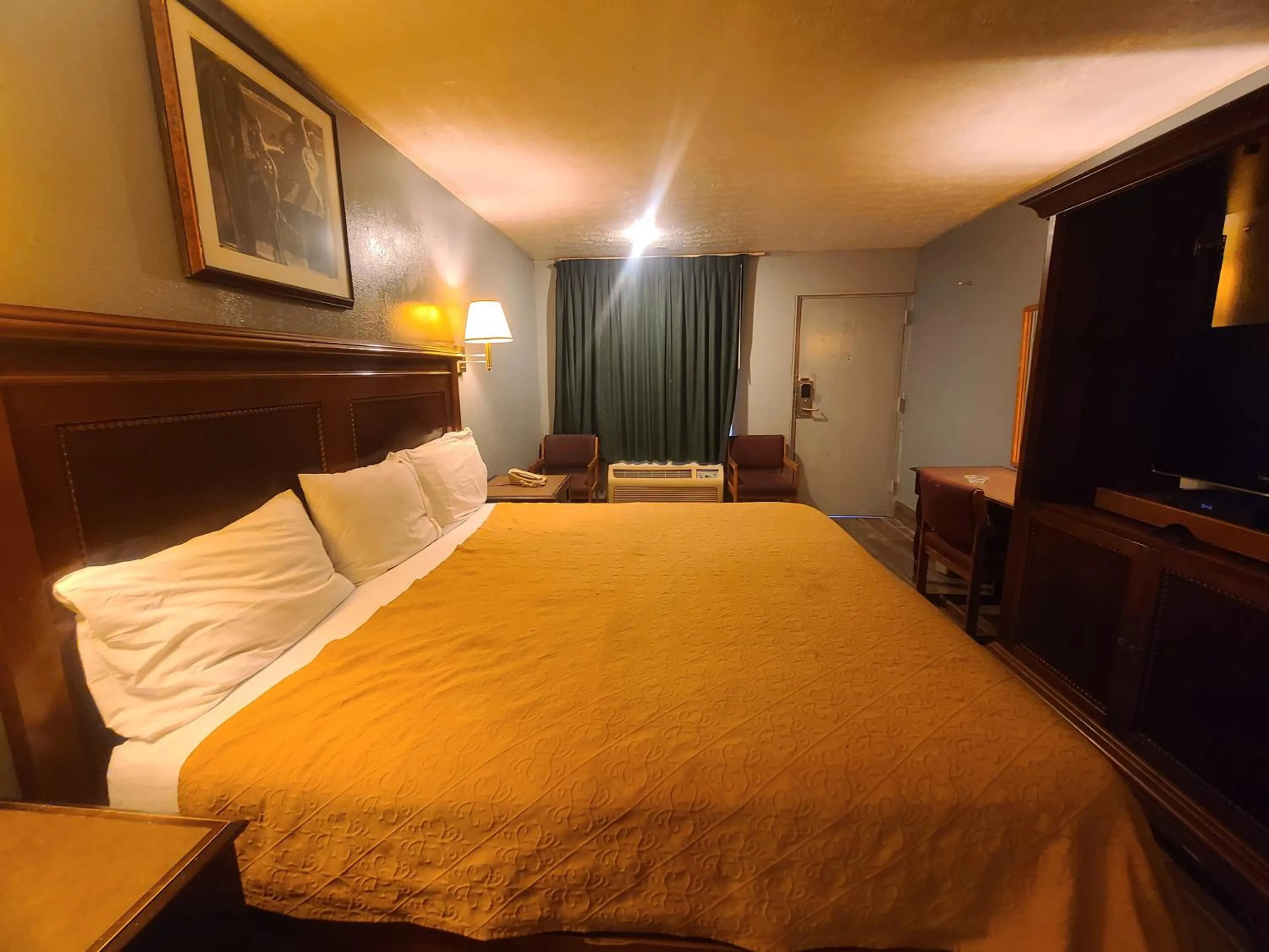 Bed in Garden Inn and Extended Stay