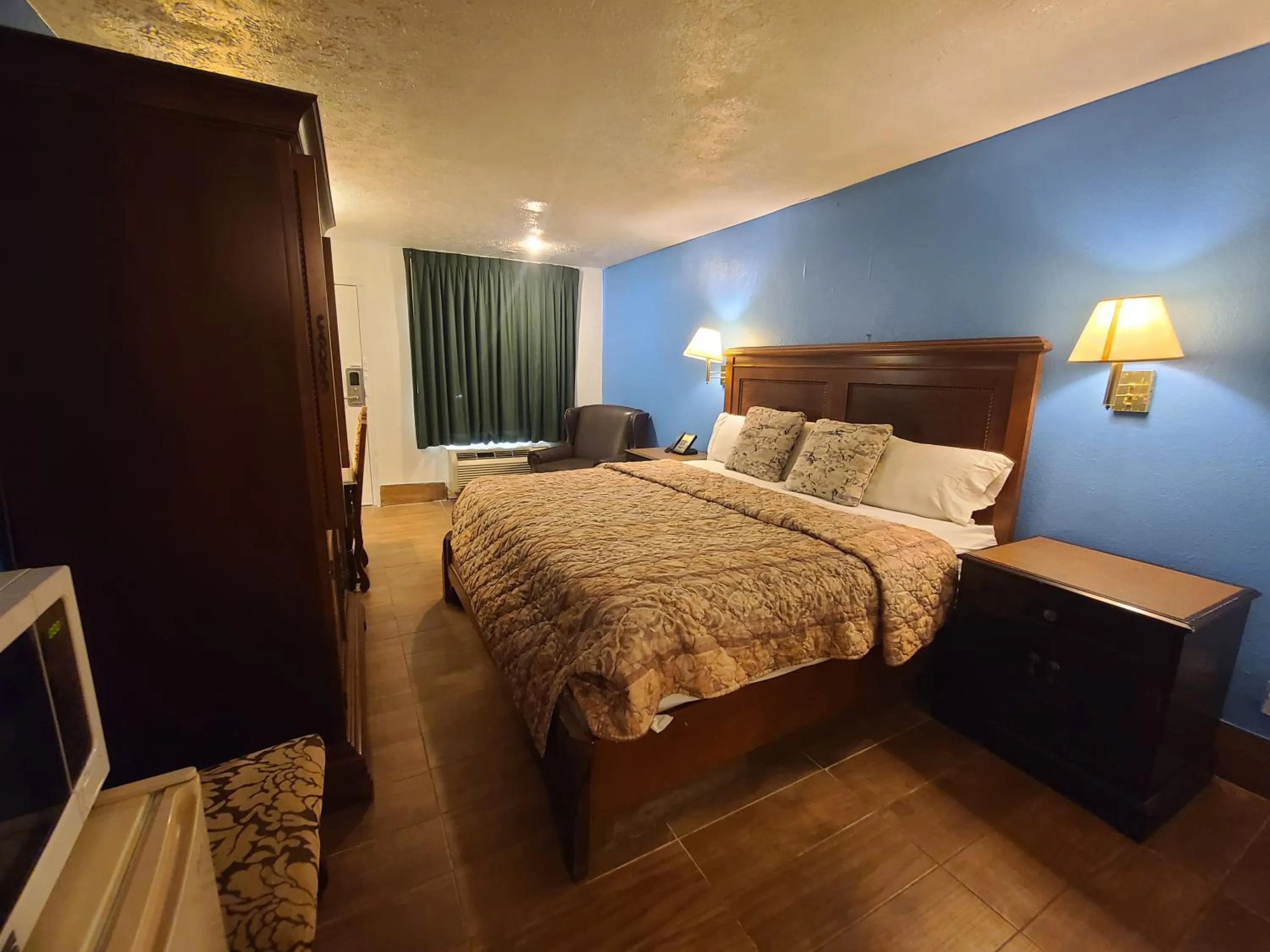 Bed in Garden Inn and Extended Stay