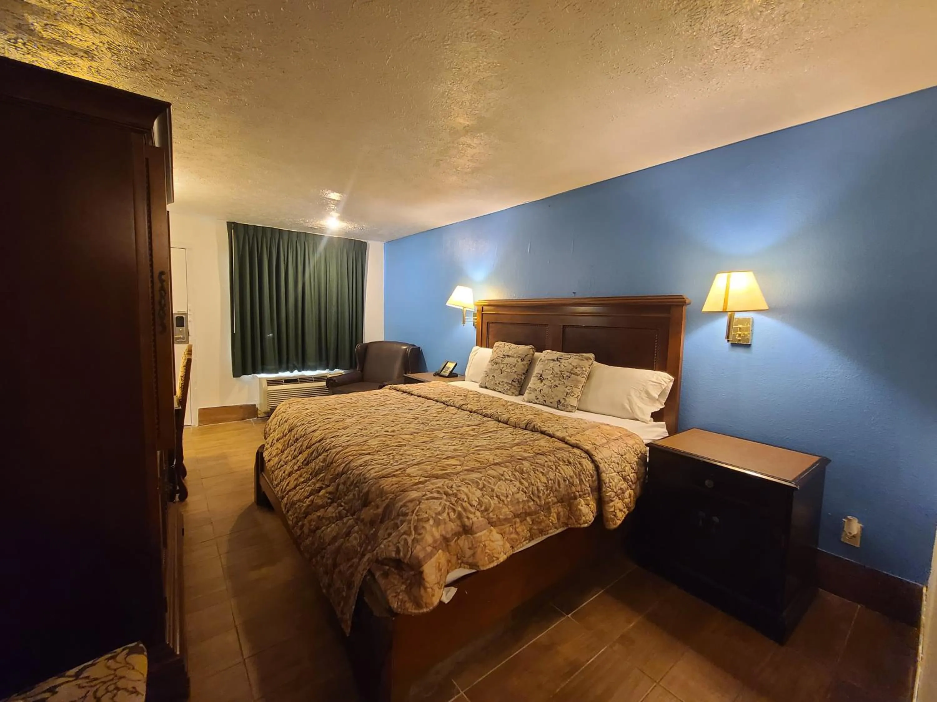 Bed in Garden Inn and Extended Stay