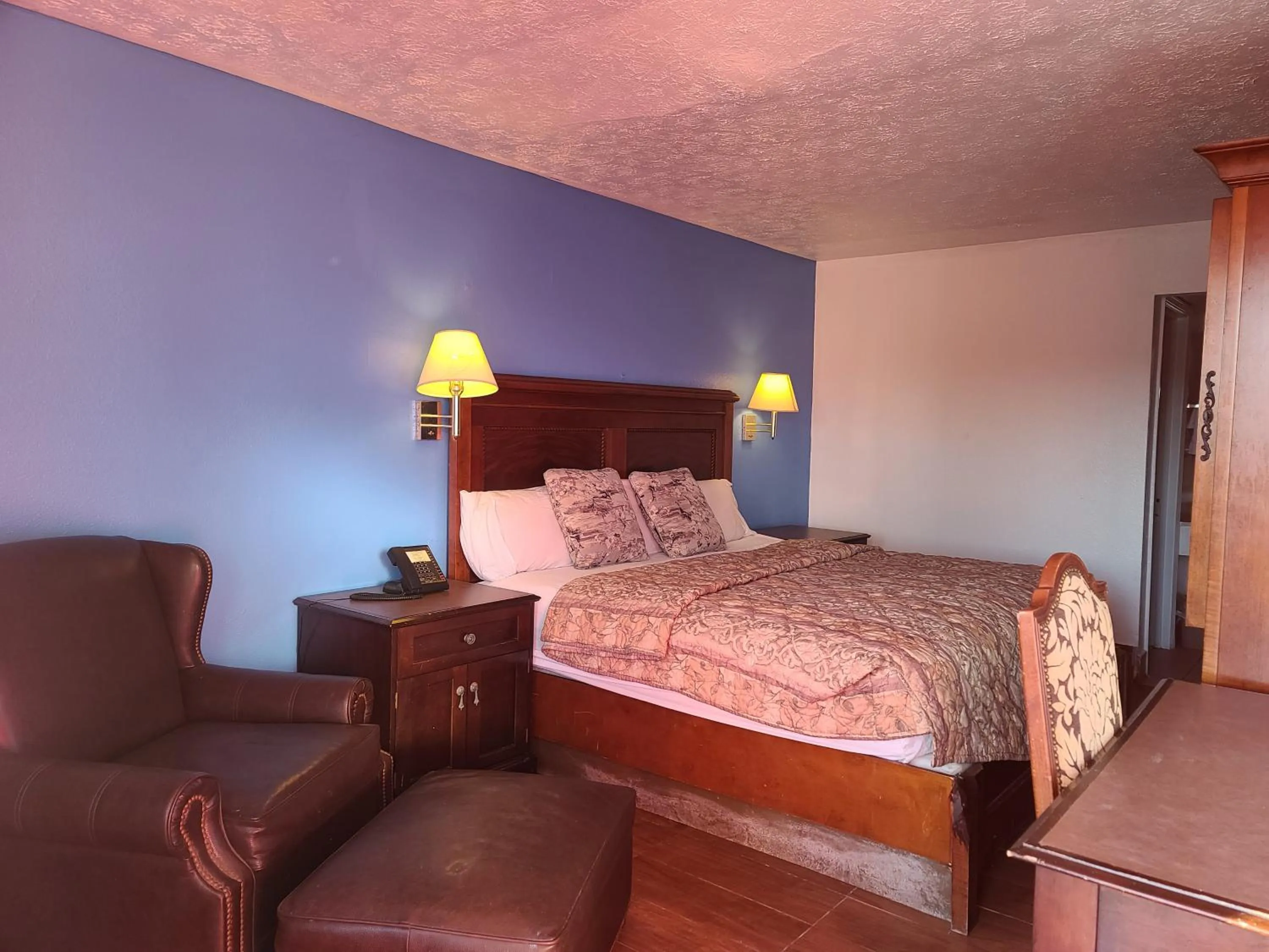 Bed in Garden Inn and Extended Stay