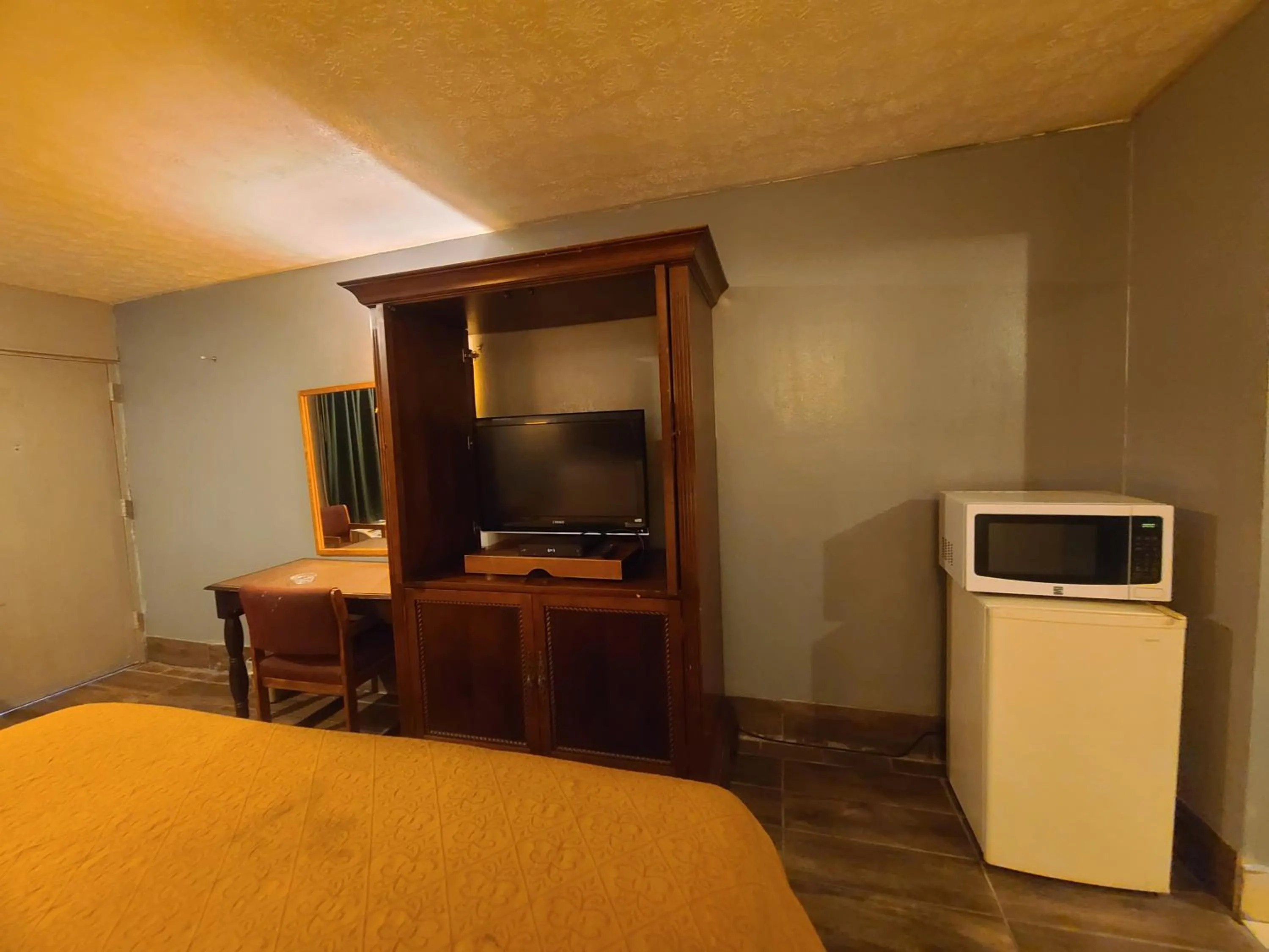 Bed in Garden Inn and Extended Stay