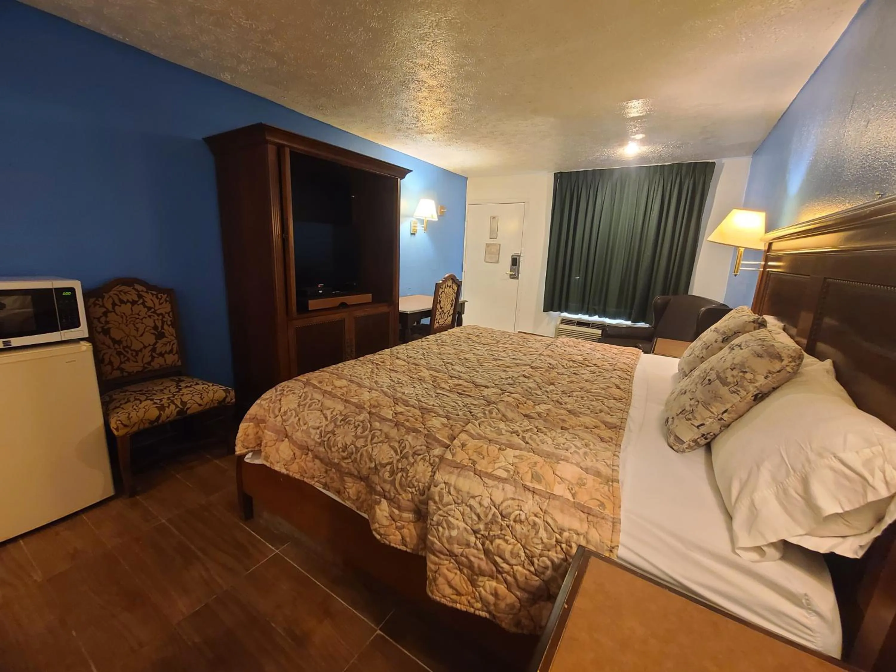 Bed in Garden Inn and Extended Stay