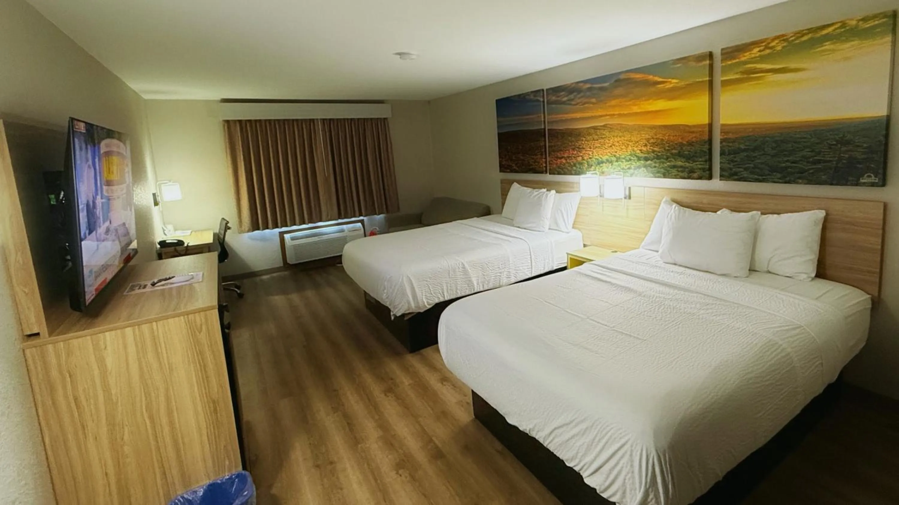 Bed in Days Inn by Wyndham Mankato