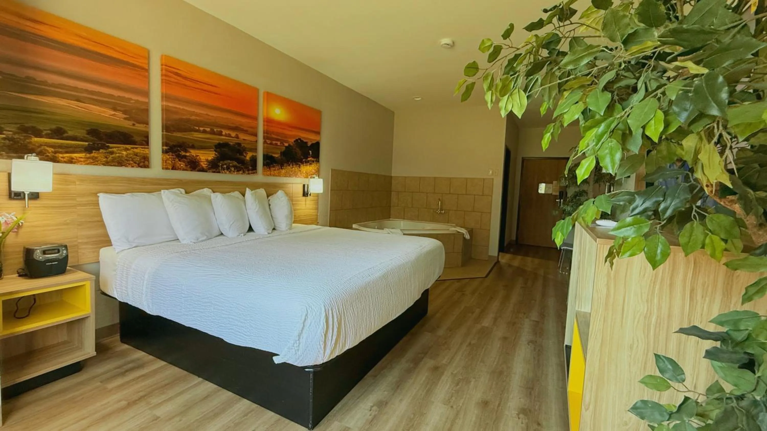 Bed in Days Inn by Wyndham Mankato