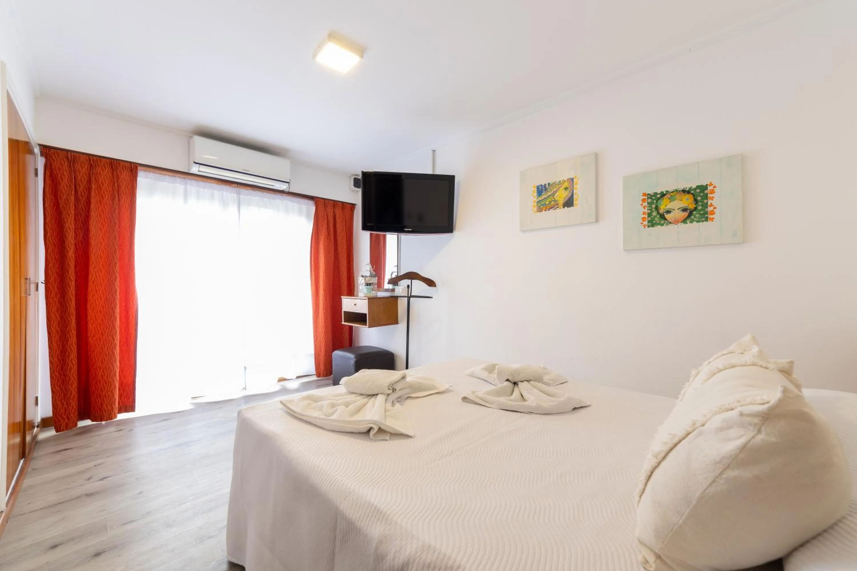 Two-Bedroom Apartment (4 Adults) in Hotel España