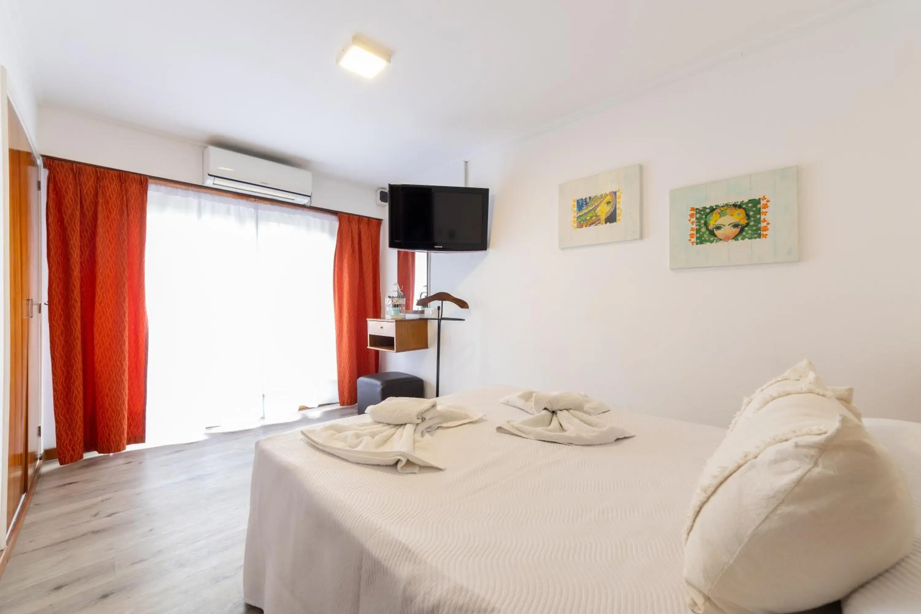 Two-Bedroom Apartment (4 Adults) in Hotel España Two-Bedroom Apartment (4 Adults) in Hotel España