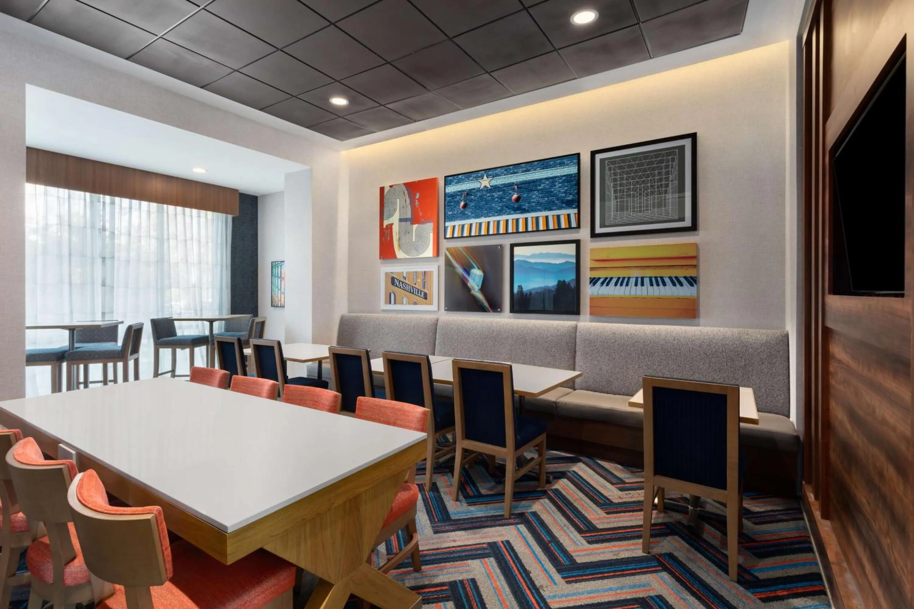 Lounge or bar in Hampton Inn by Hilton Nashville Airport Century Place