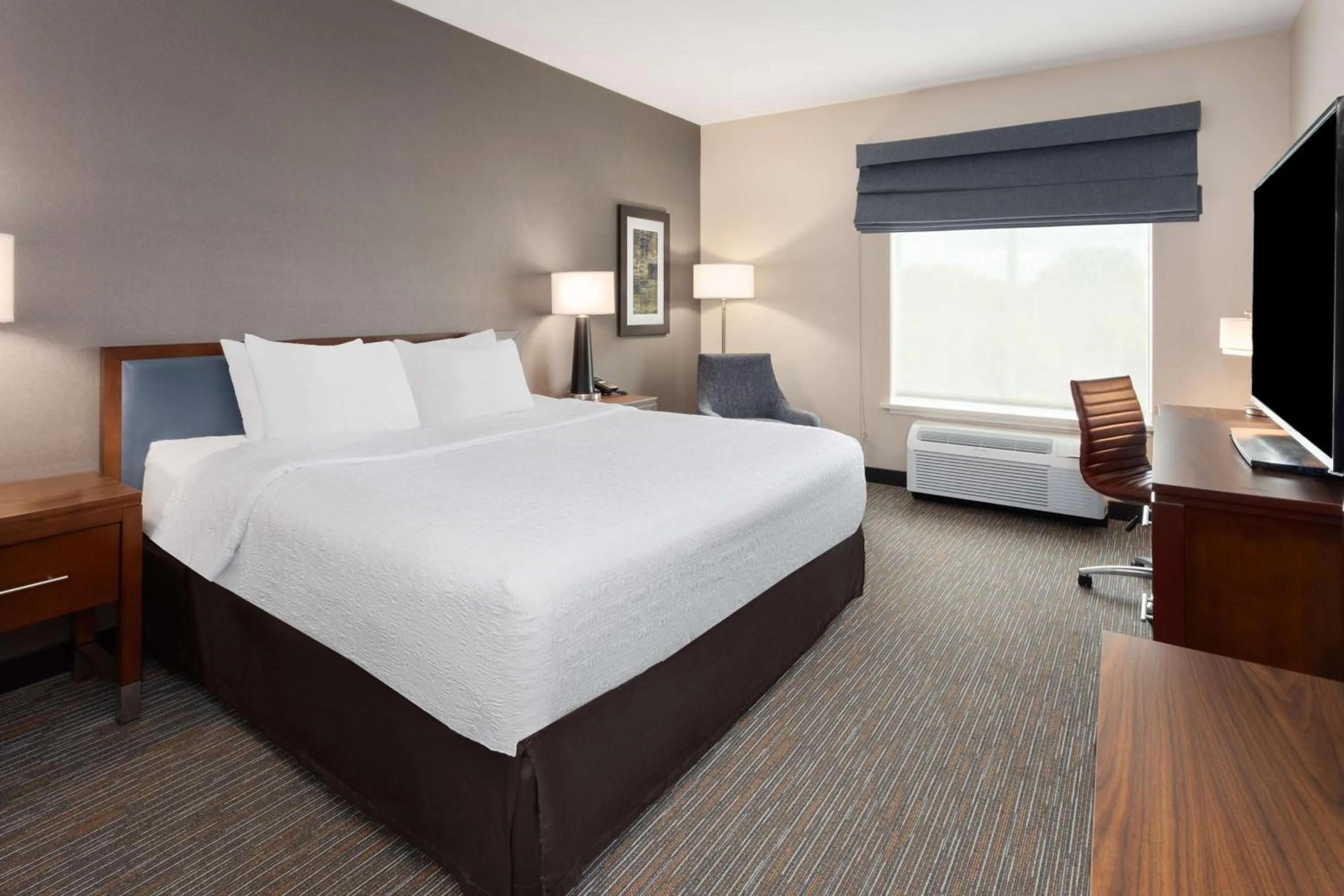 Bed in Hampton Inn by Hilton Nashville Airport Century Place