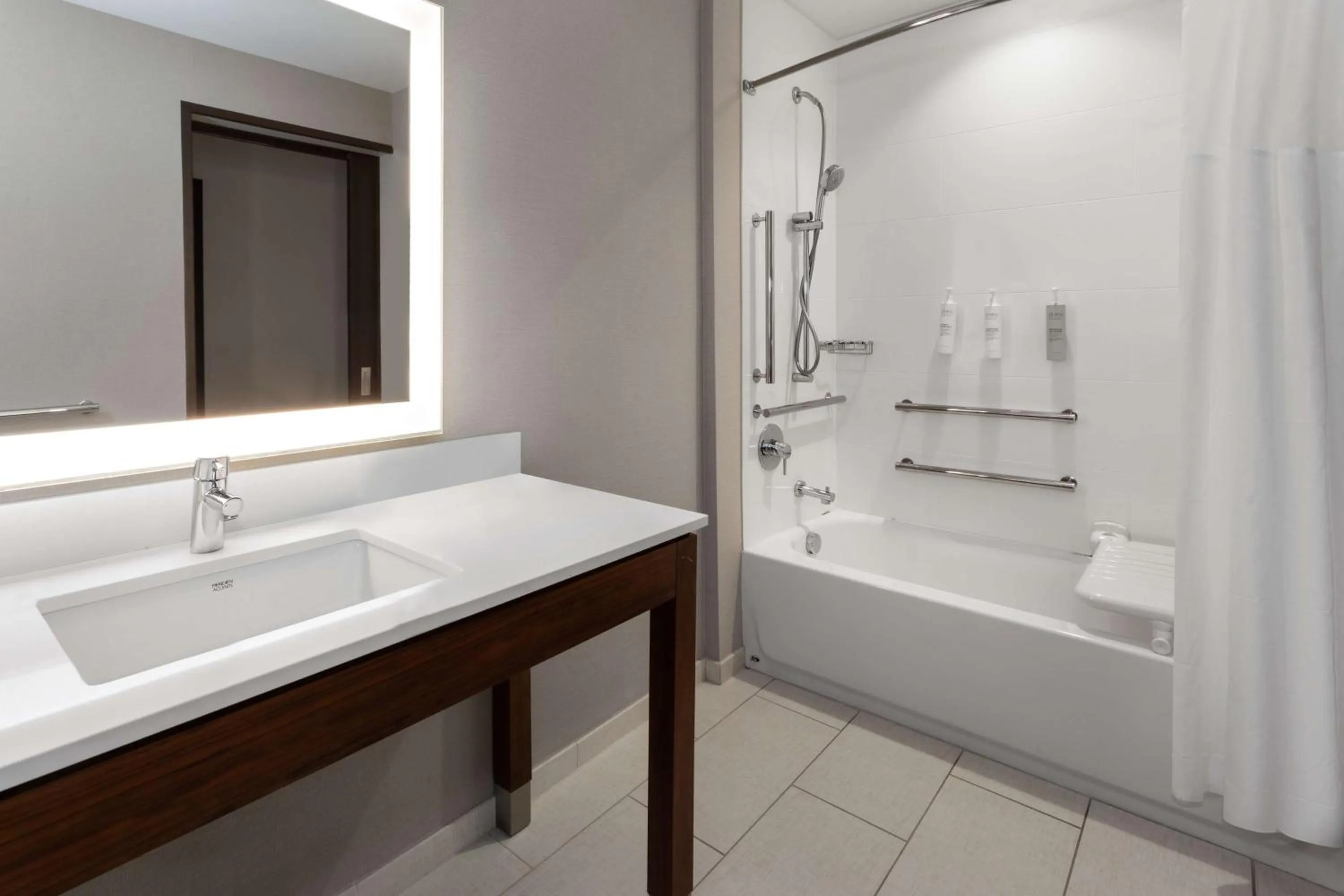 Bathroom in Hampton Inn by Hilton Nashville Airport Century Place