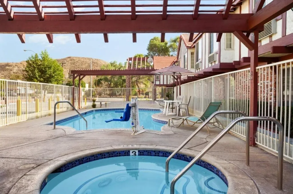 Swimming pool in Super 8 by Wyndham Santa Clarita/Valencia