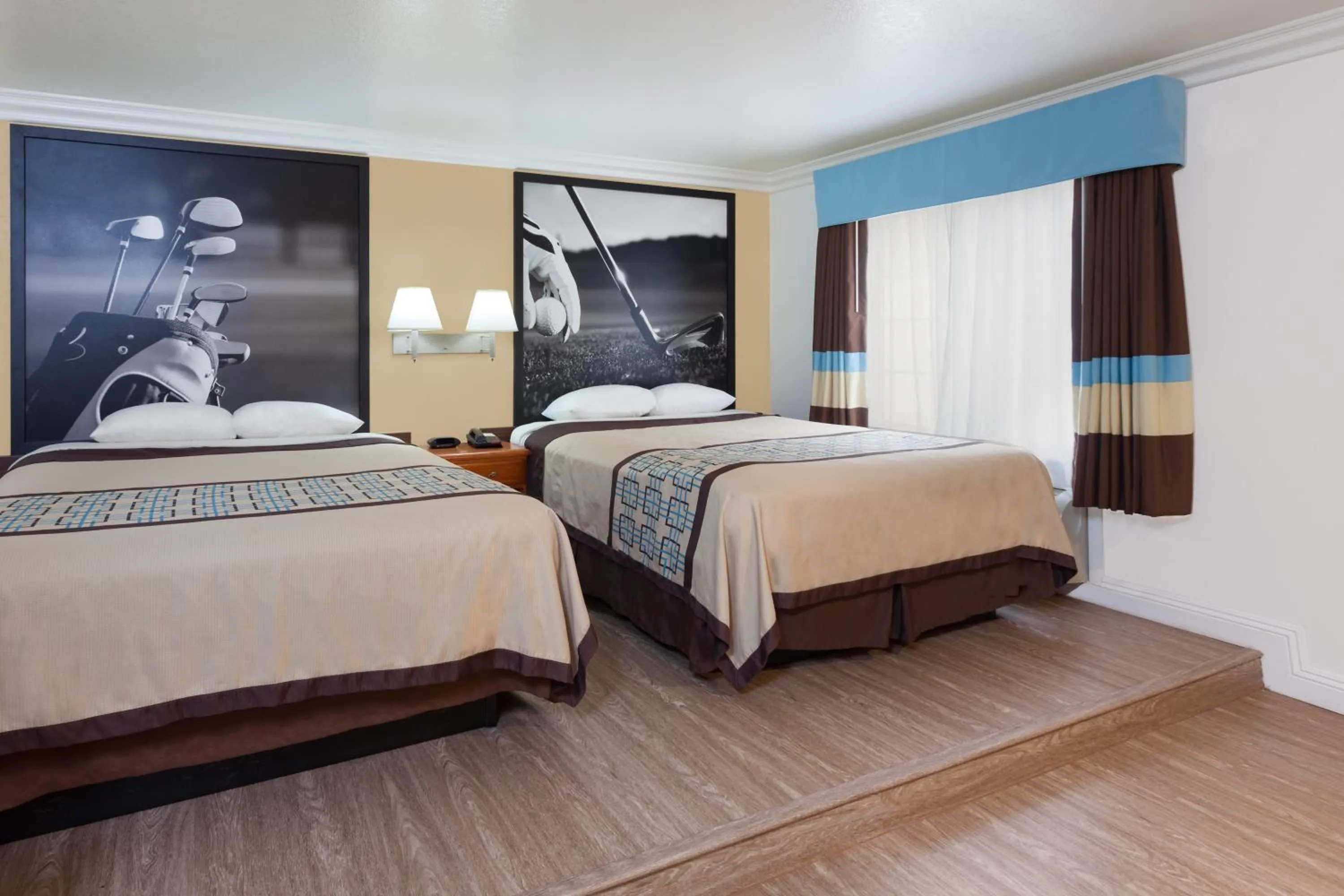 Bedroom, Bed in Super 8 by Wyndham Santa Clarita/Valencia
