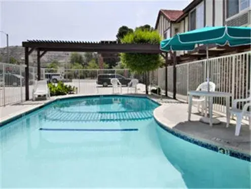 Swimming pool in Super 8 by Wyndham Santa Clarita/Valencia Swimming pool in Super 8 by Wyndham Santa Clarita/Valencia