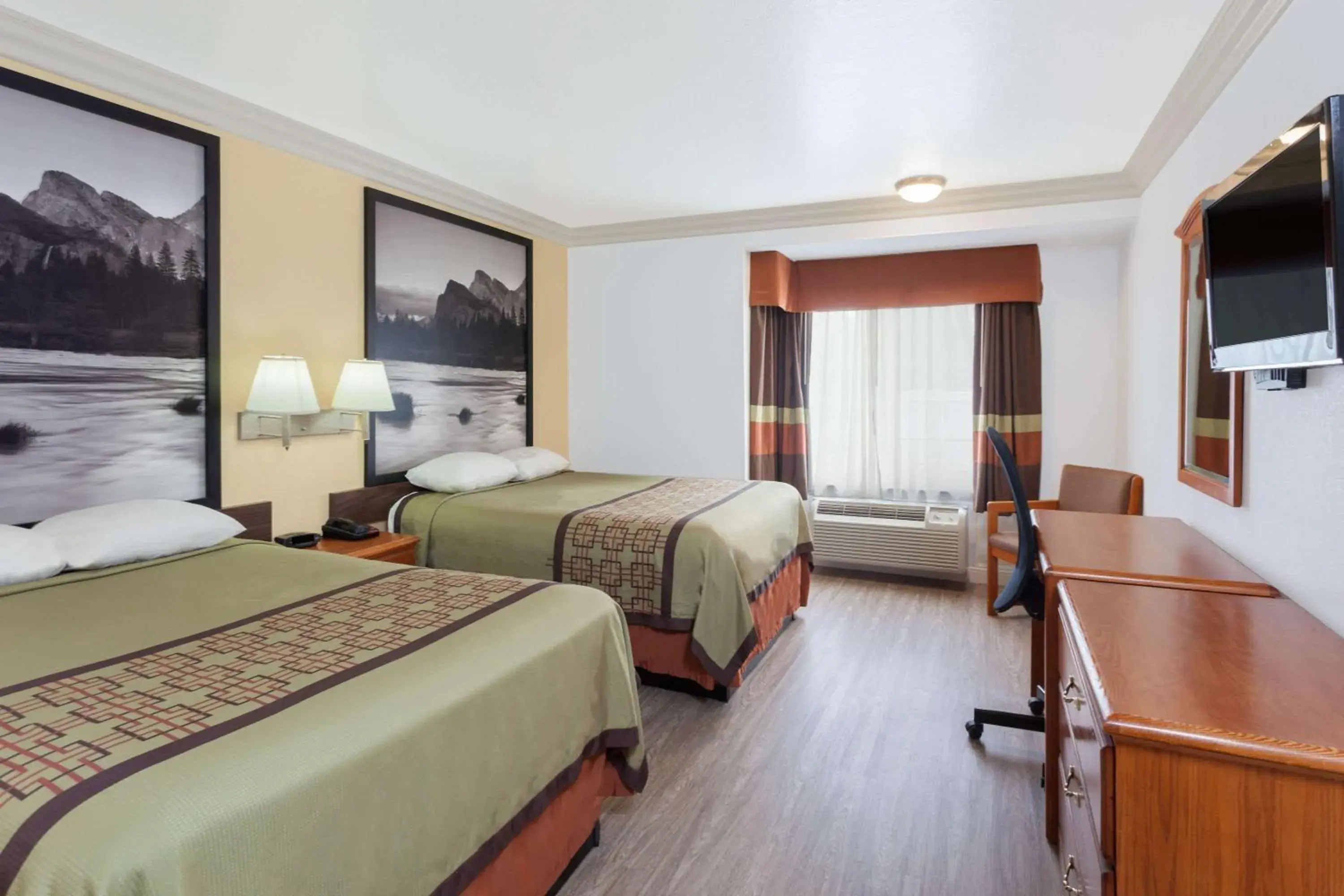 Photo of the whole room, Bed in Super 8 by Wyndham Santa Clarita/Valencia Photo of the whole room, Bed in Super 8 by Wyndham Santa Clarita/Valencia