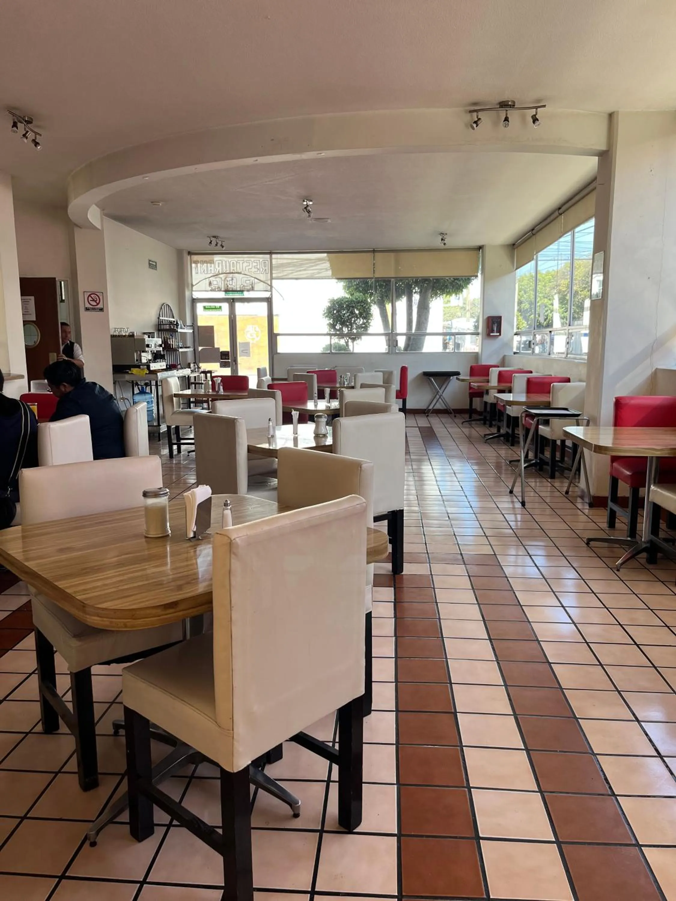 Restaurant/places to eat in Hotel Granada