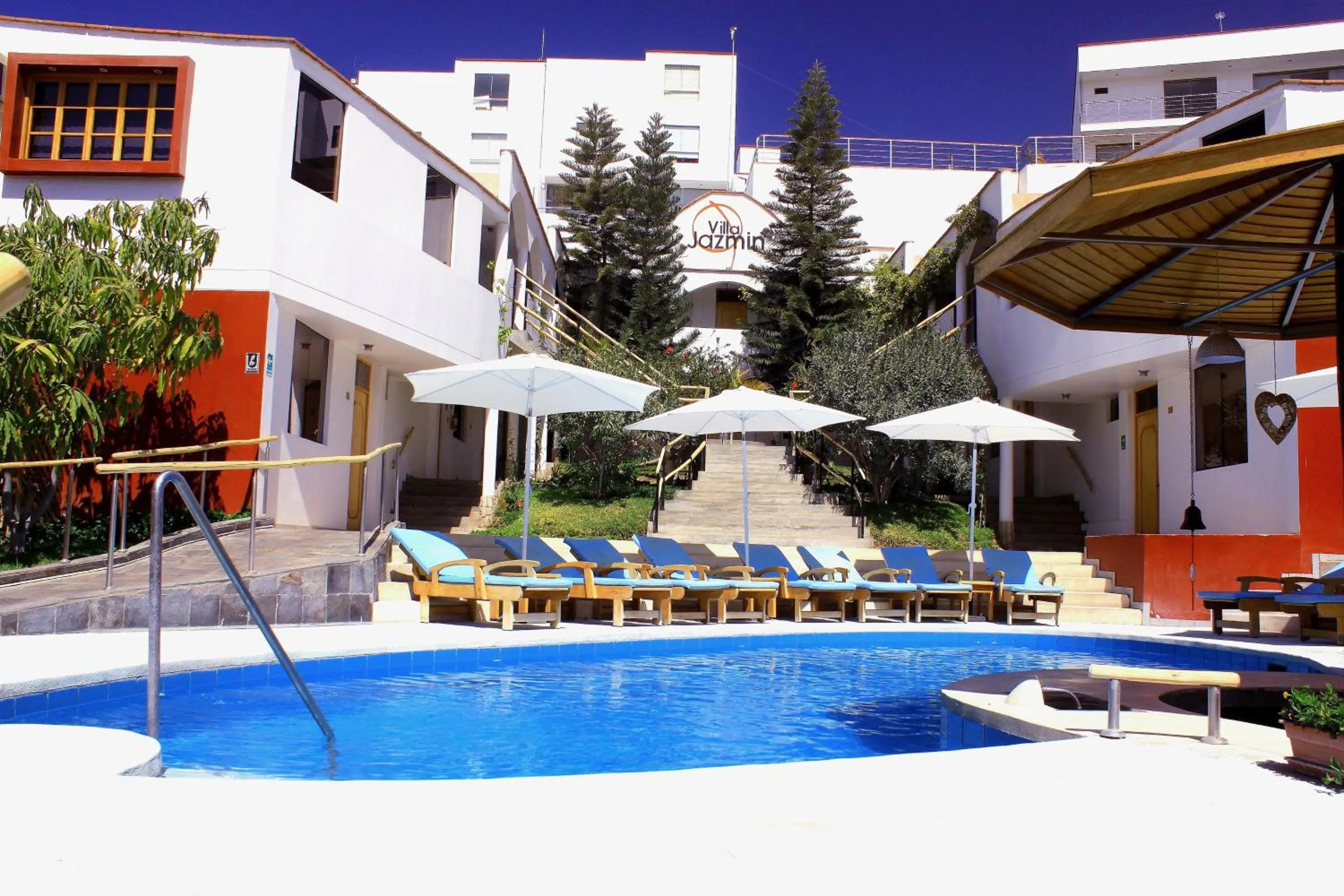 Swimming pool in Hotel Villa Jazmin