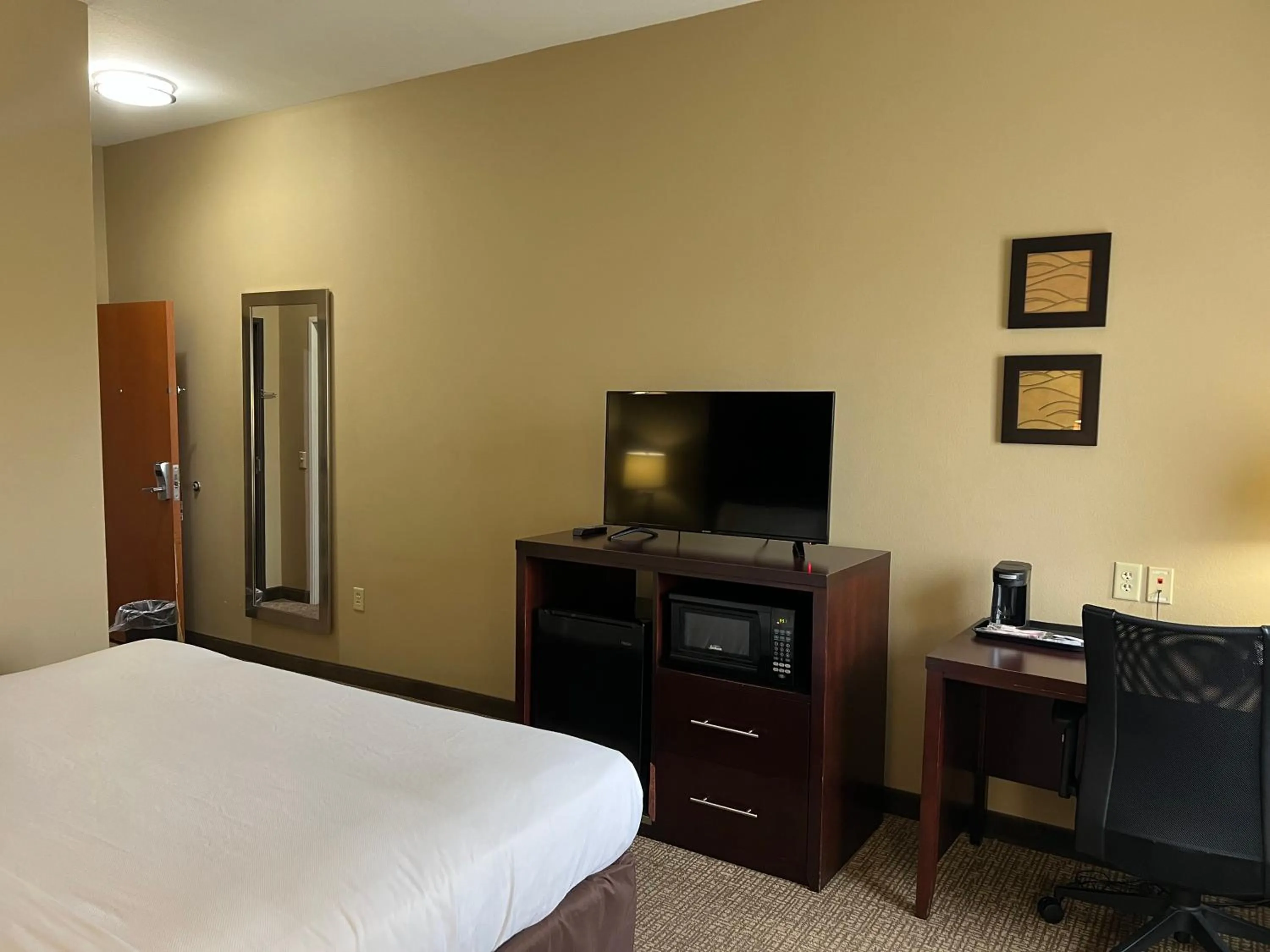 Bed in Comfort Inn and Suites Manheim