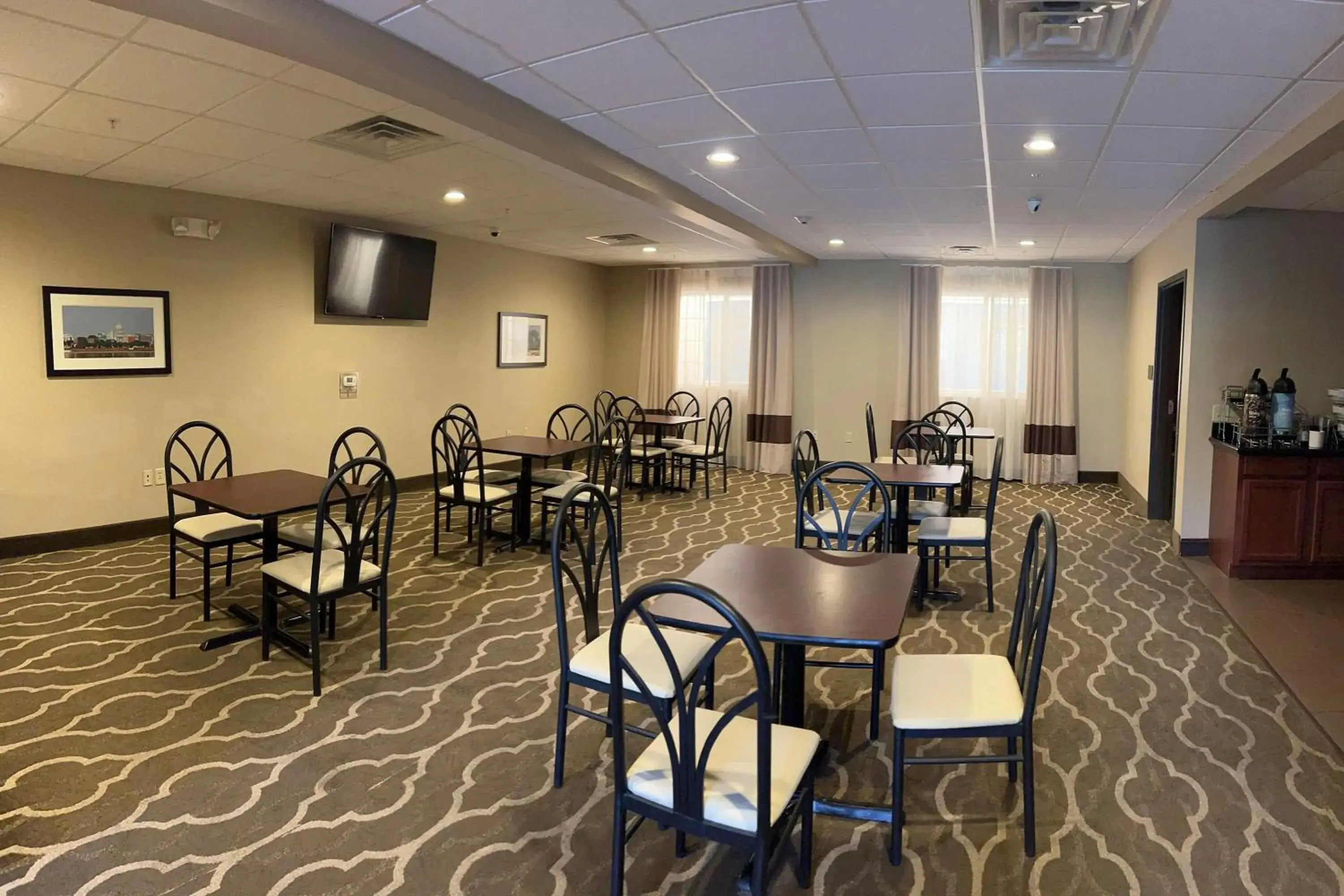 Breakfast in Days Inn & Suites by Wyndham Manheim Lebanon Breakfast in Days Inn & Suites by Wyndham Manheim Lebanon