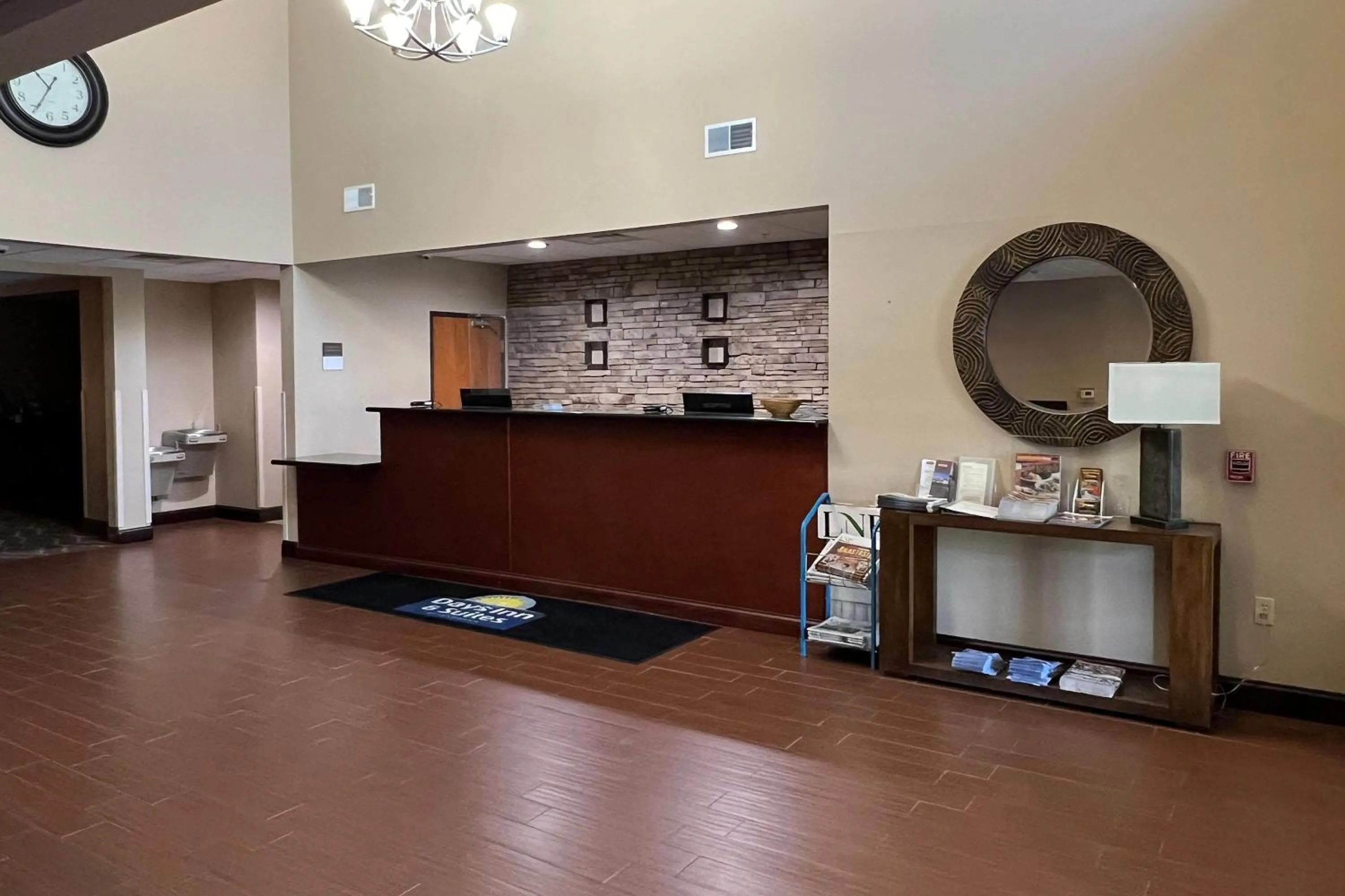 Lobby or reception in Days Inn & Suites by Wyndham Manheim Lebanon