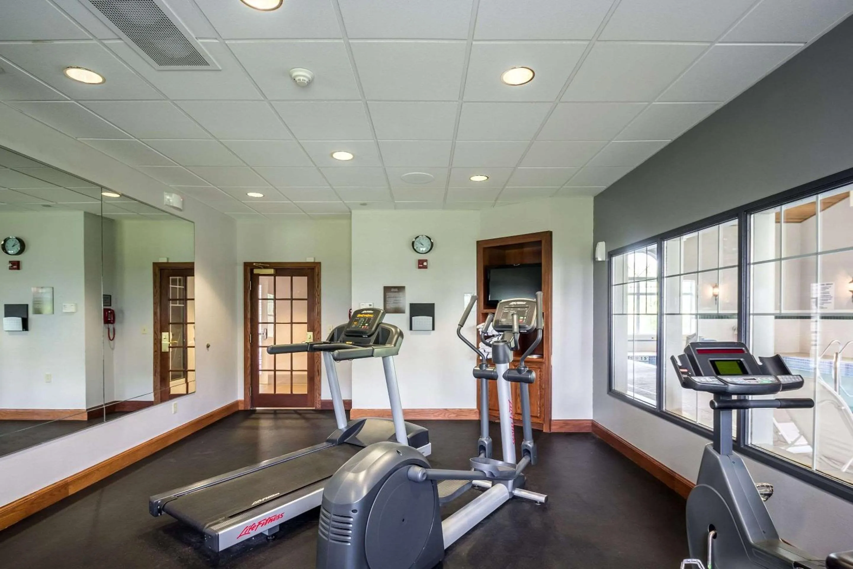 Fitness centre/facilities in Country Inn & Suites by Radisson, Fond du Lac, WI