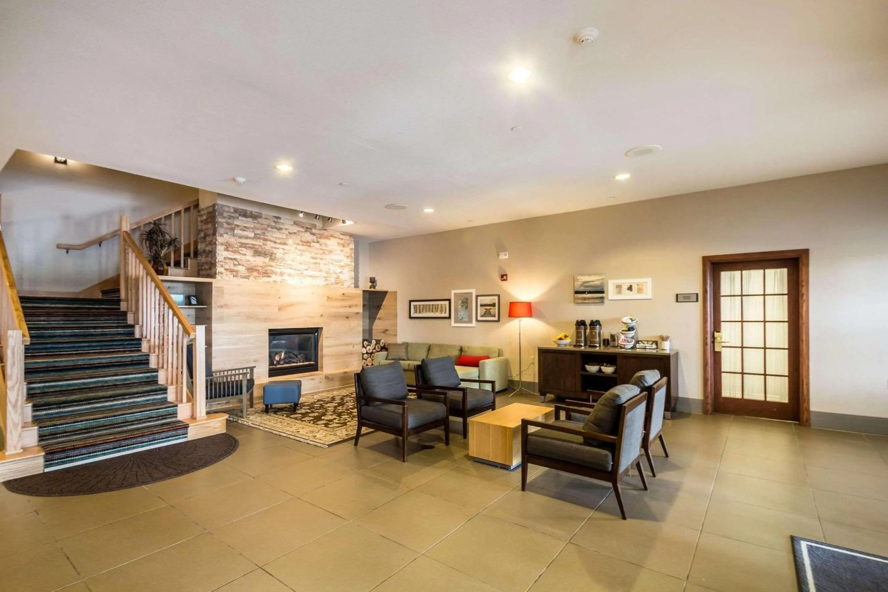 Lobby or reception in Country Inn & Suites by Radisson, Fond du Lac, WI
