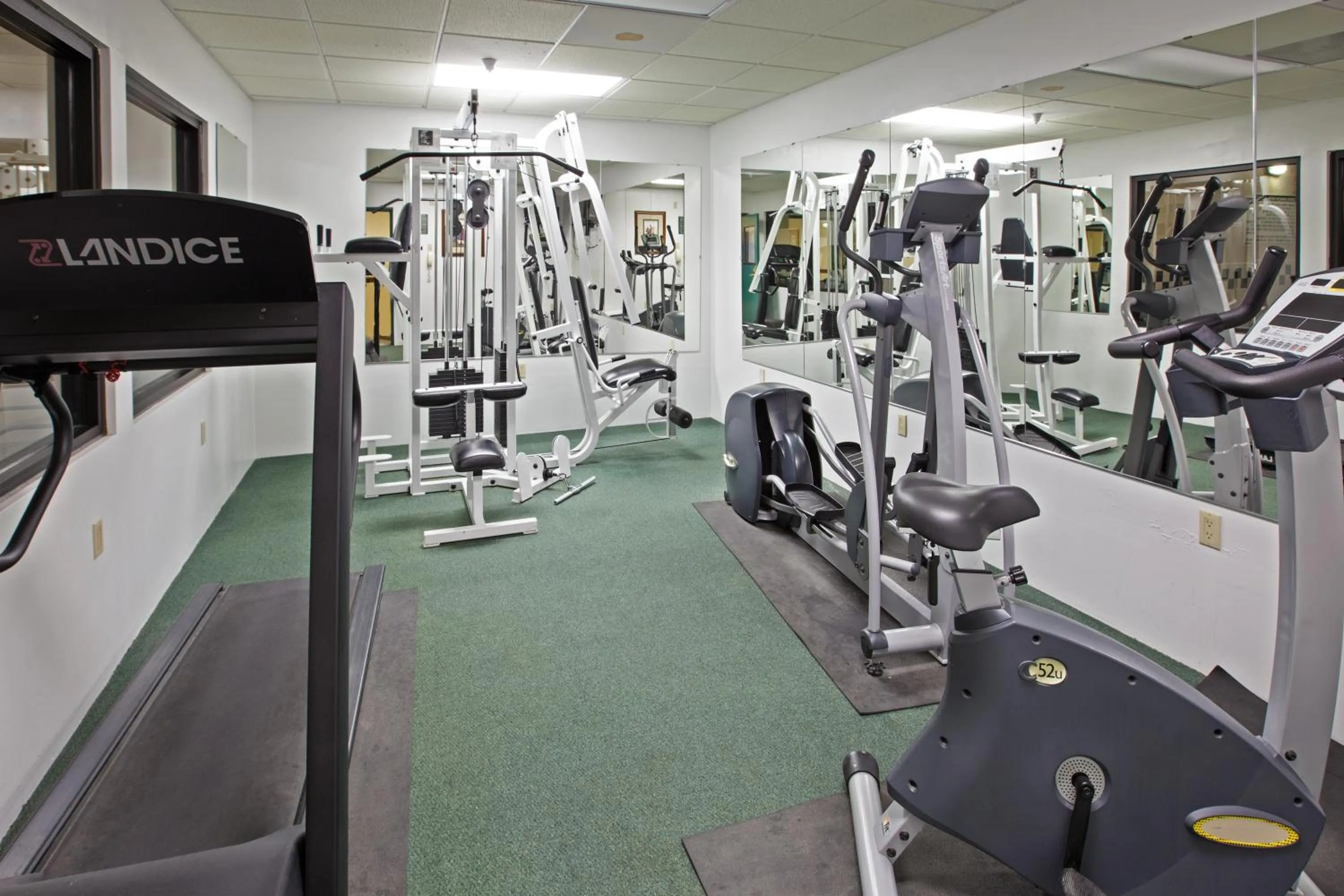 Fitness centre/facilities in Country Inn & Suites by Radisson, Elkhart North