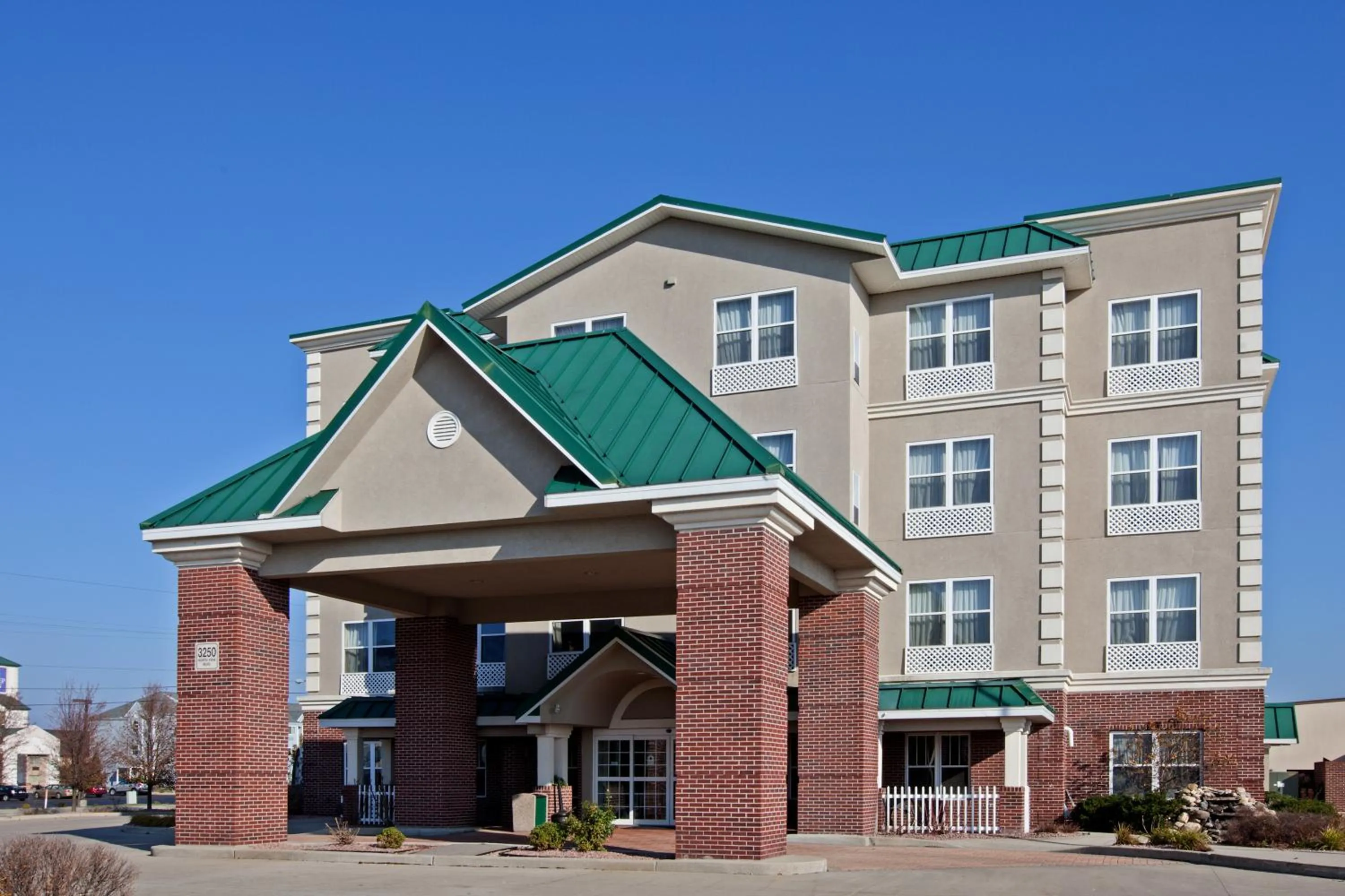 Facade/entrance in Country Inn & Suites by Radisson, Elkhart North