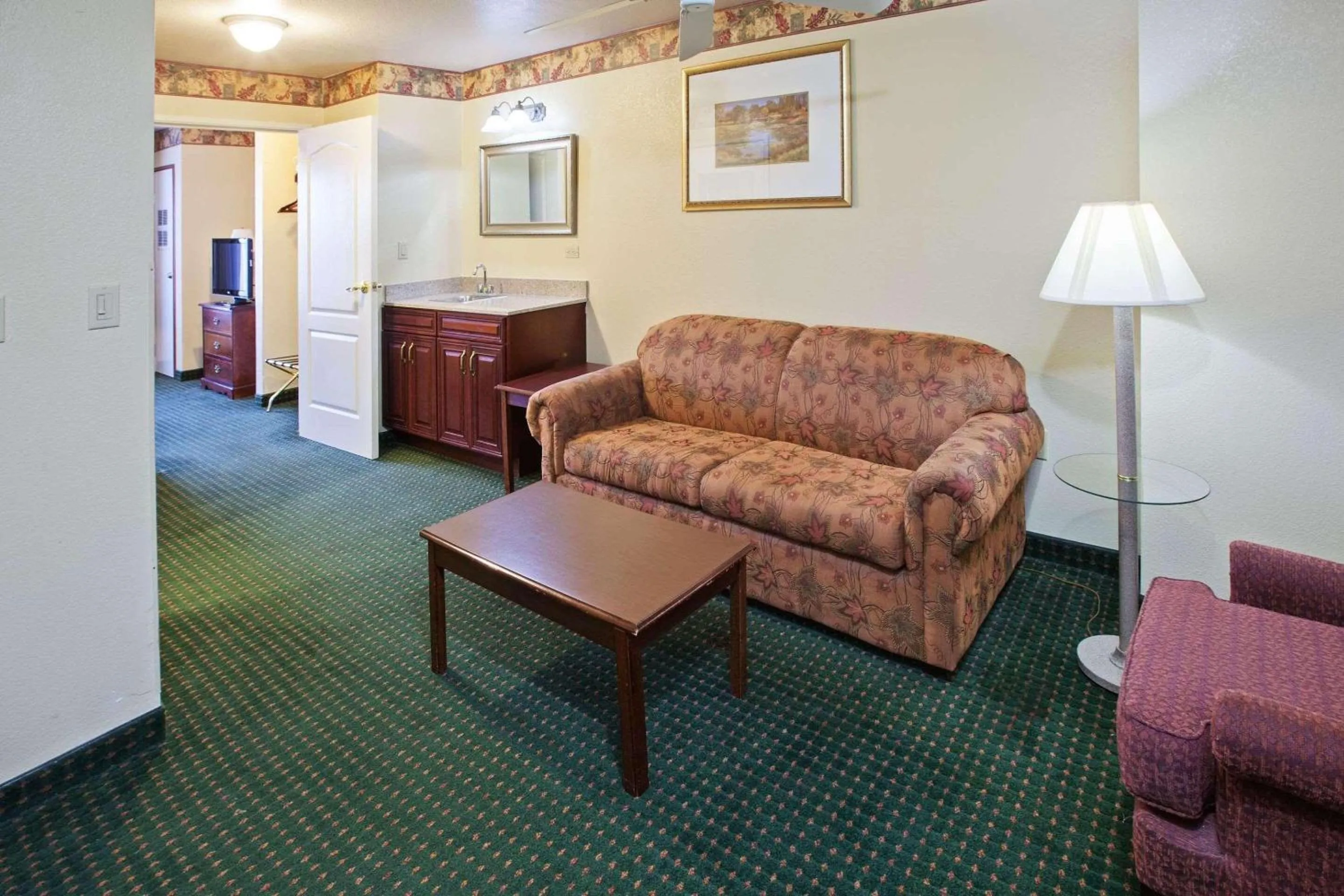 Bedroom in Country Inn & Suites by Radisson, Elkhart North
