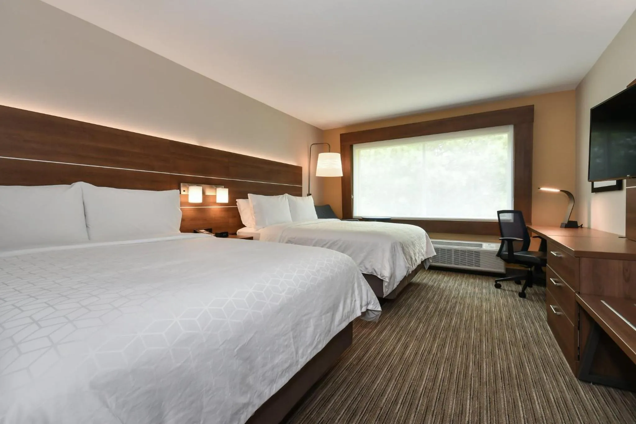 Photo of the whole room, Bed in Holiday Inn Express & Suites Charlotte - Ballantyne by IHG