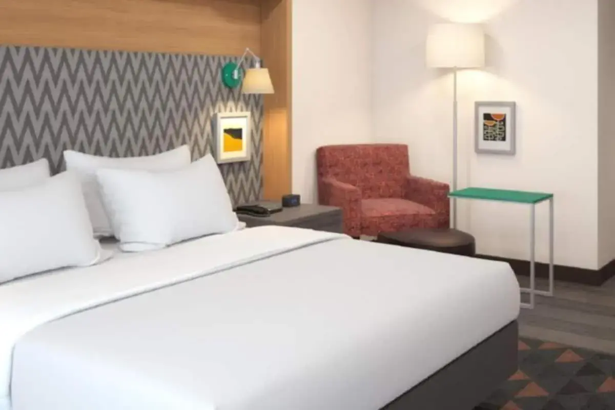 Bed in Holiday Inn & Suites Houston NW - Willowbrook by IHG Bed in Holiday Inn & Suites Houston NW - Willowbrook by IHG