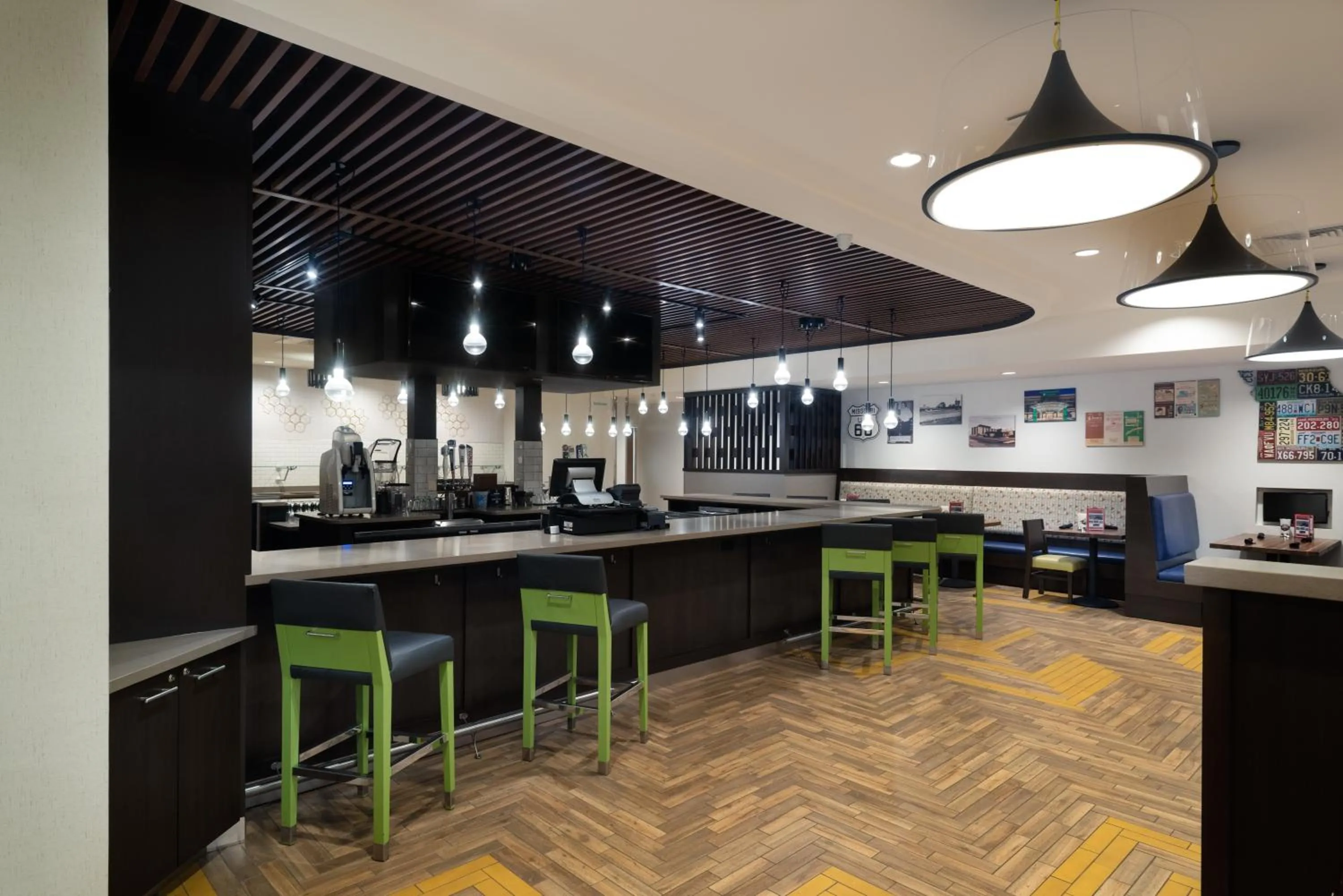 Restaurant/places to eat in Holiday Inn Joplin by IHG