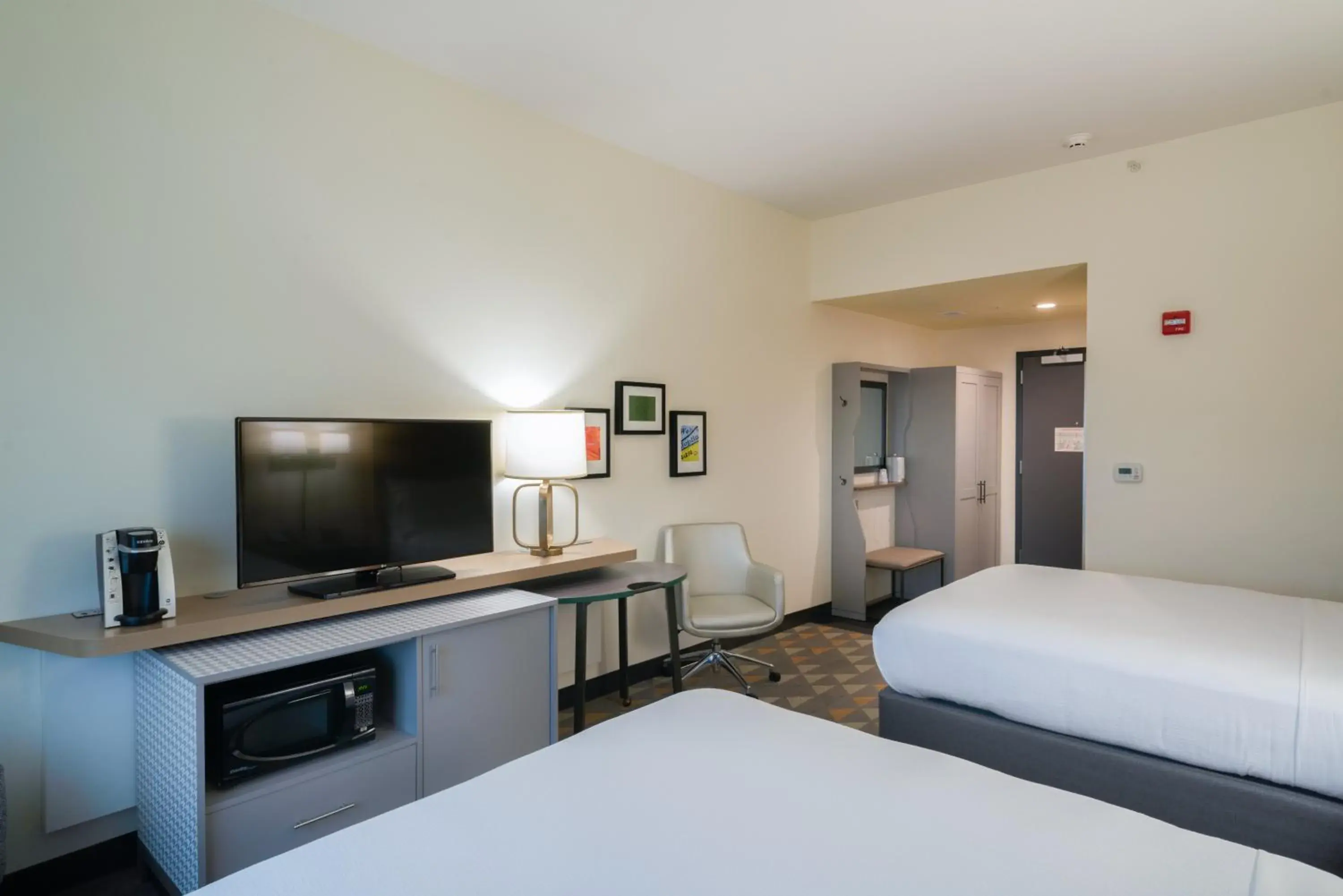 Photo of the whole room, Bed in Holiday Inn Joplin by IHG Photo of the whole room, Bed in Holiday Inn Joplin by IHG
