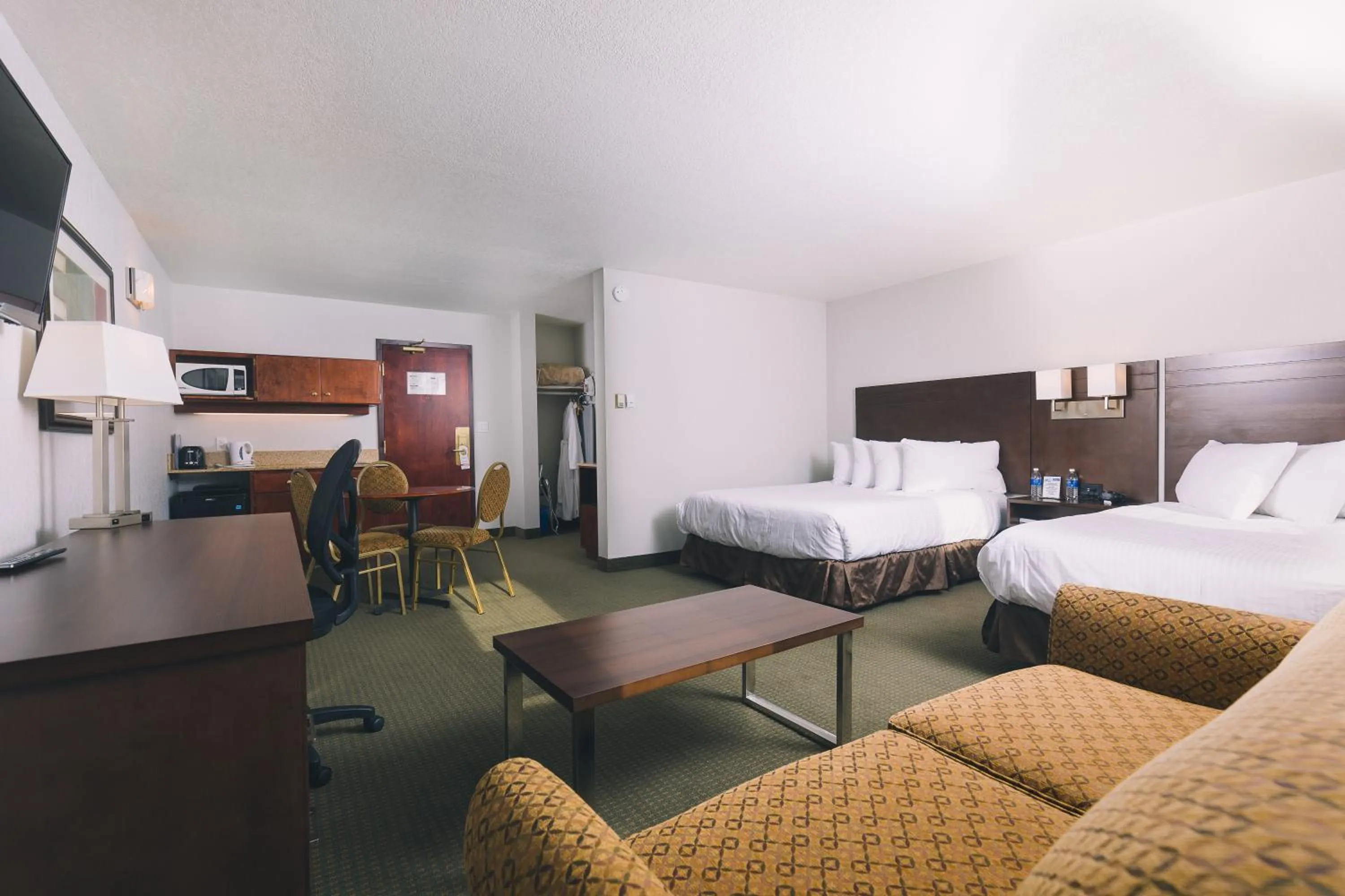 Photo of the whole room, Bed in Service Plus Inns and Suites