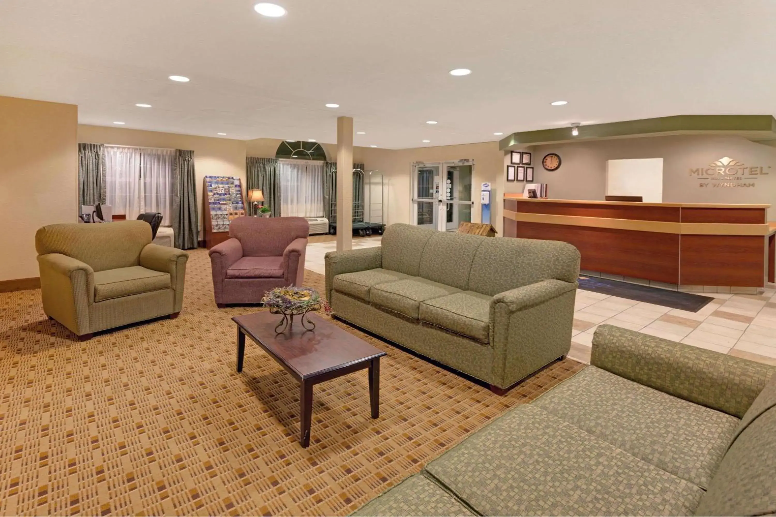 Lobby or reception in Microtel Inn & Suites by Wyndham Jasper Lobby or reception in Microtel Inn & Suites by Wyndham Jasper