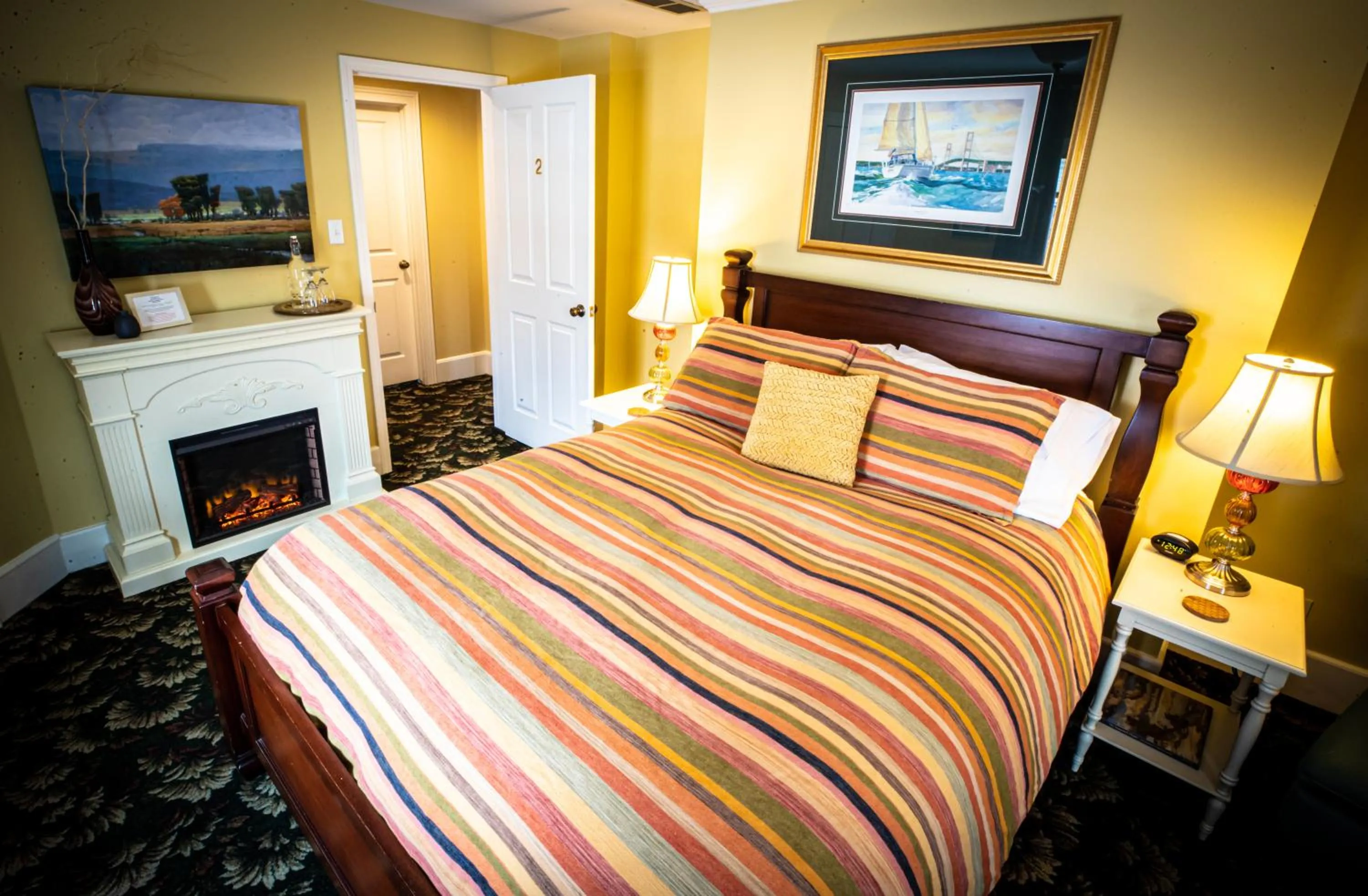 Bed in Twin Oaks Inn