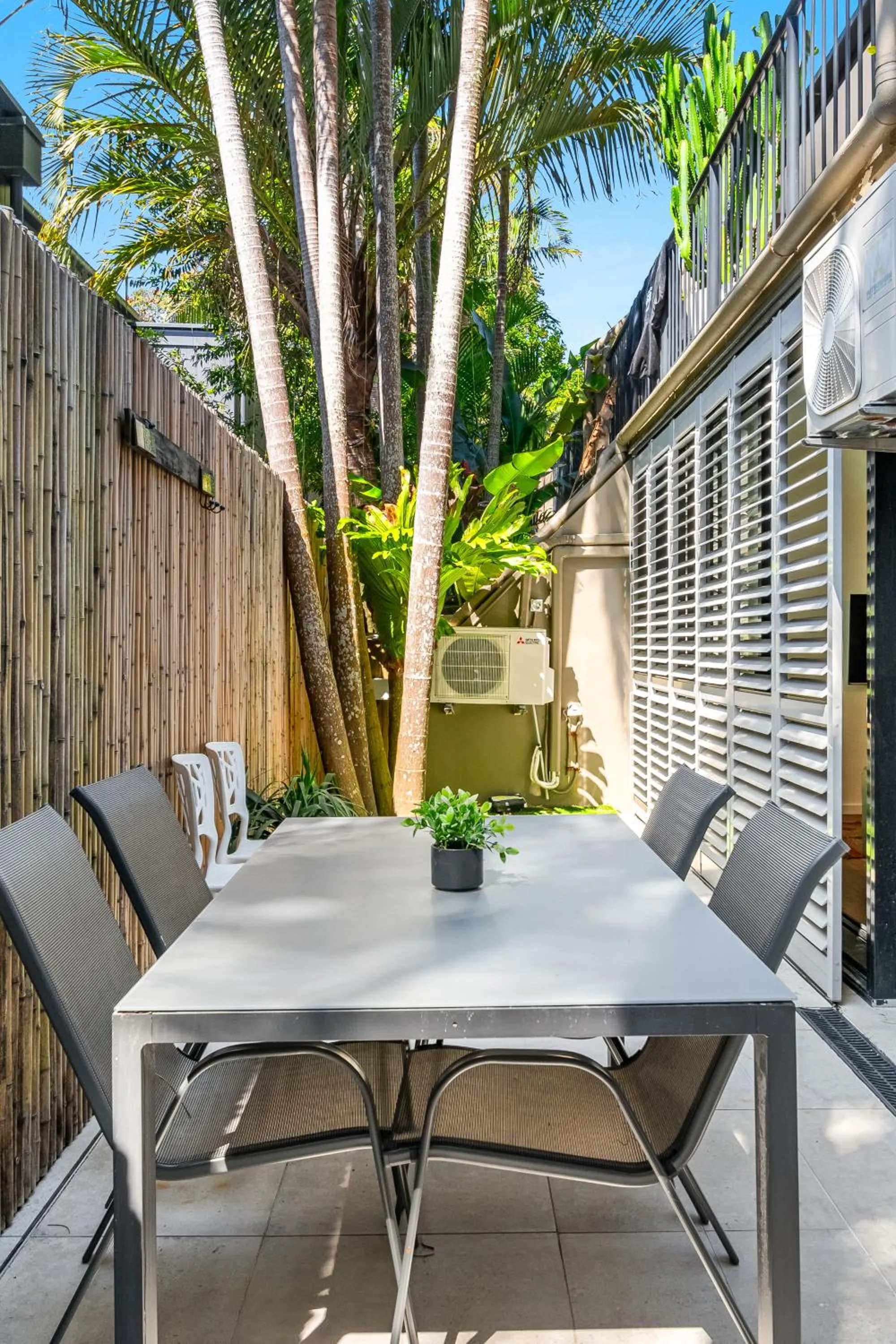 Garden in Julians Apartments