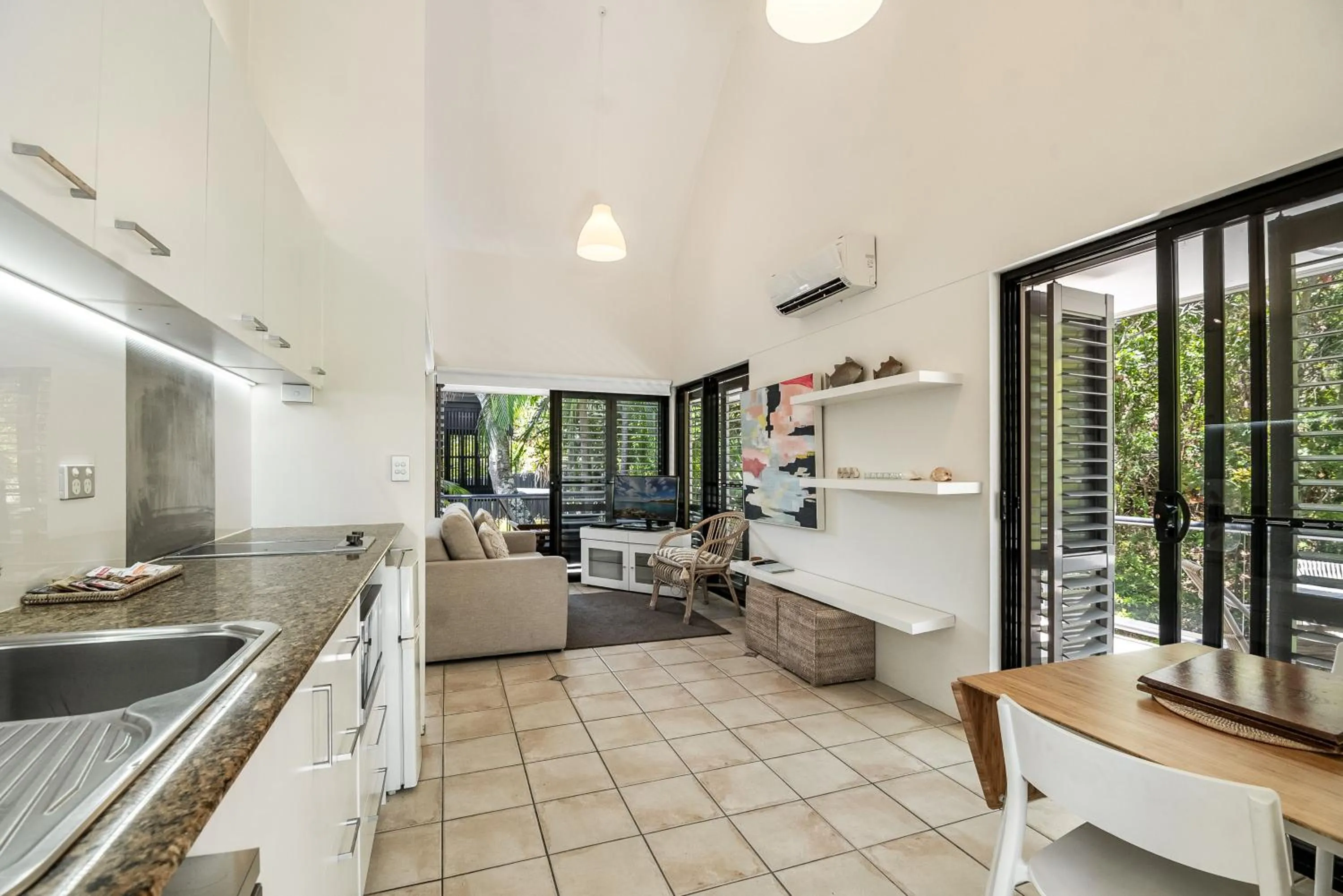 Dining area in Julians Apartments