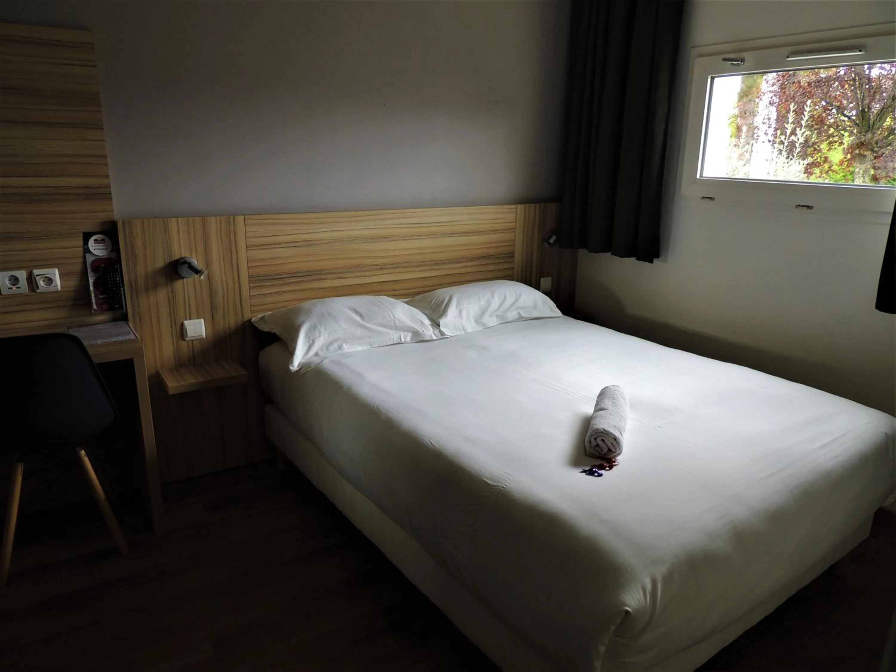 Bedroom, Bed in Best Hotel Bordeaux Sud