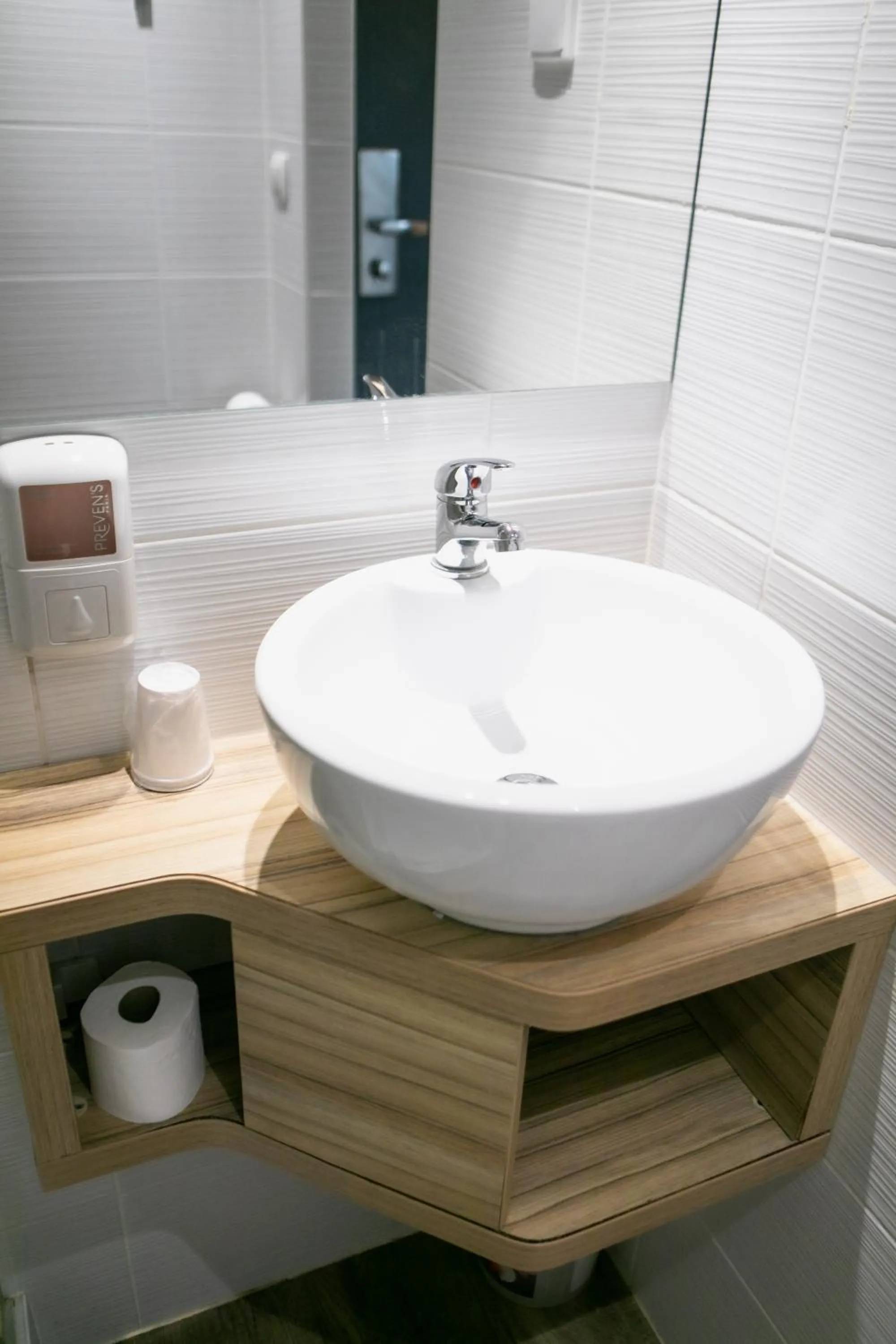 Bathroom in Best Hotel Bordeaux Sud