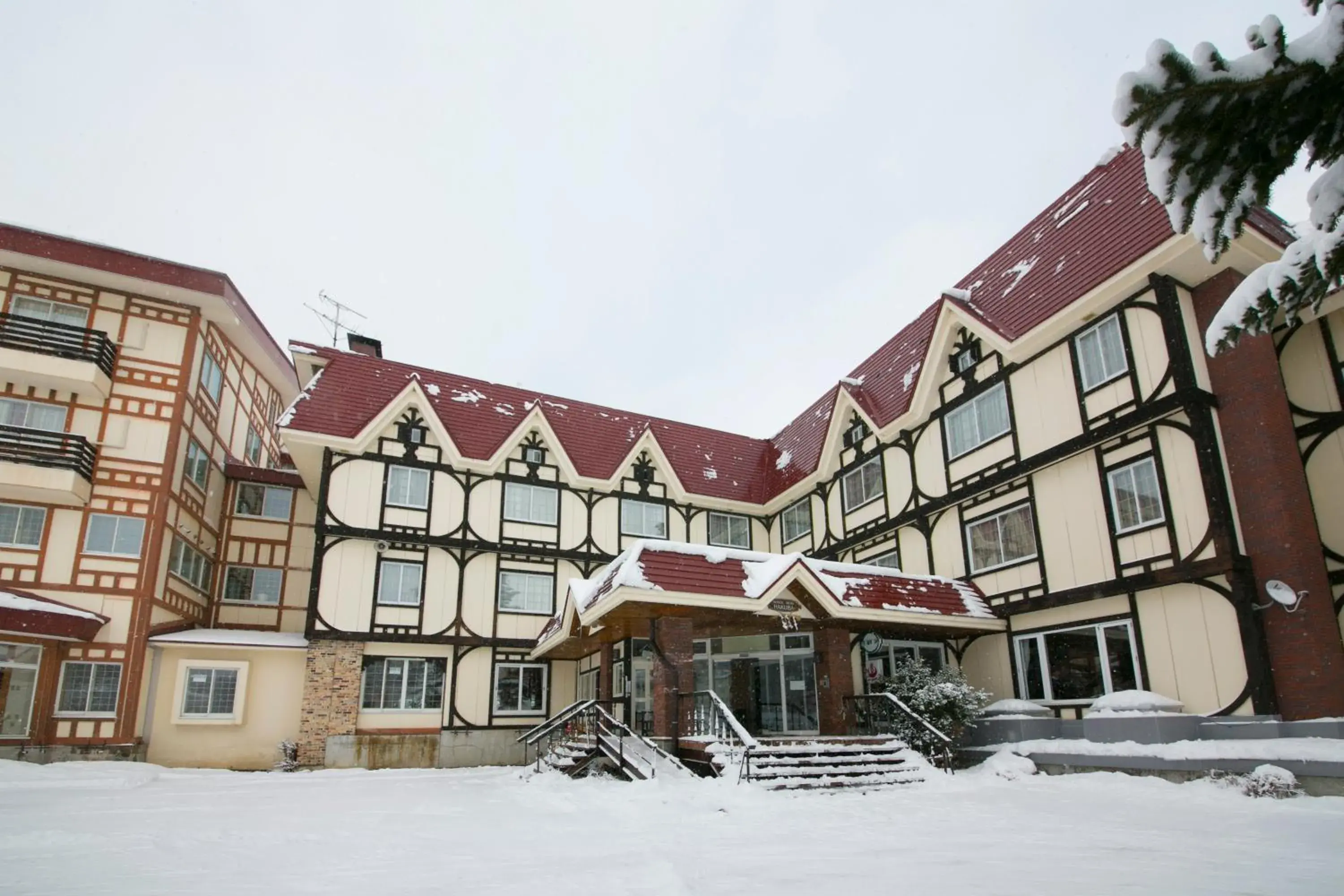 Facade/entrance, Winter in Rosenheim Hakuba