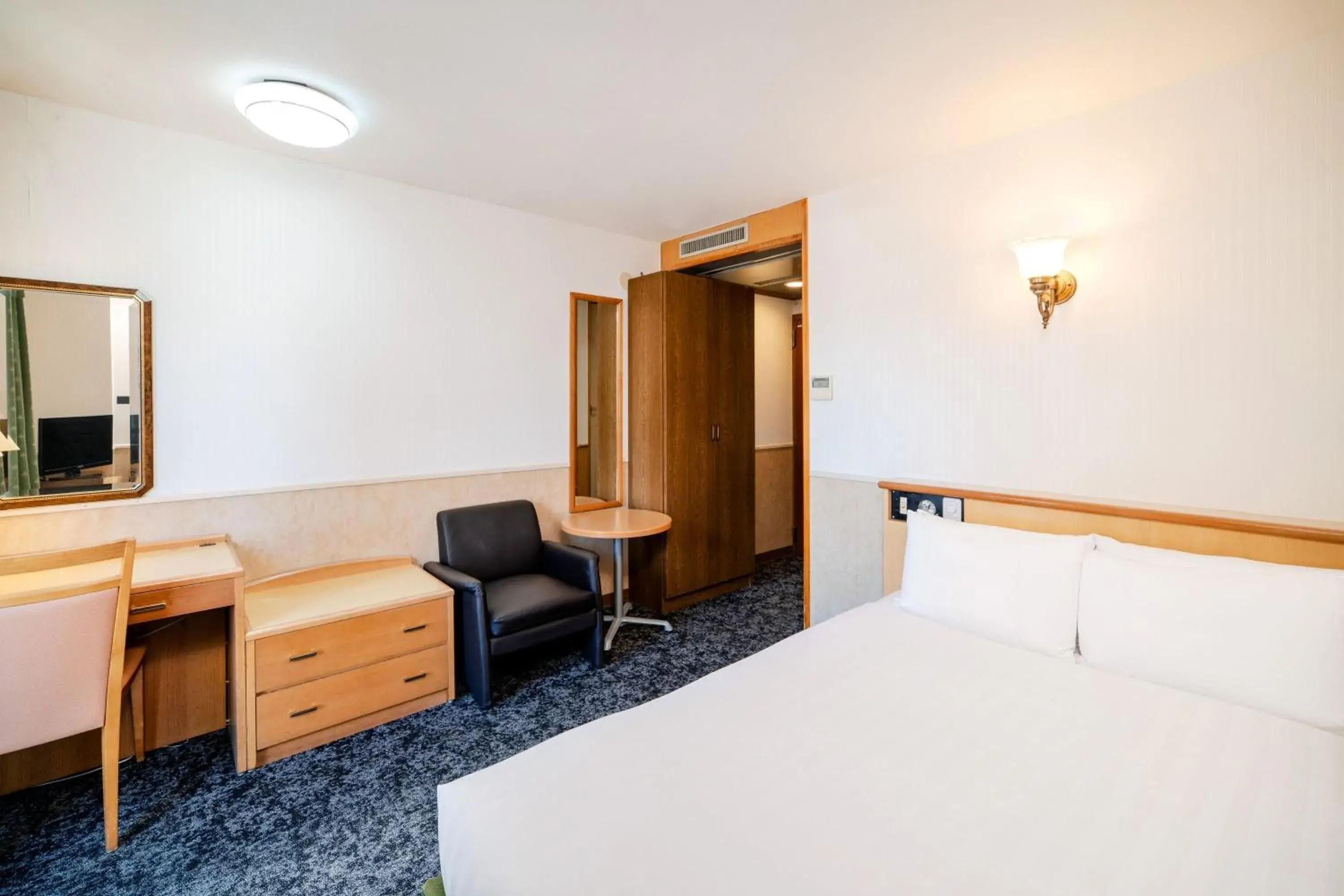 Comfort Semi Double Room - single occupancy - Smoking in ART HOTEL Sasebo Central Comfort Semi Double Room - single occupancy - Smoking in ART HOTEL Sasebo Central